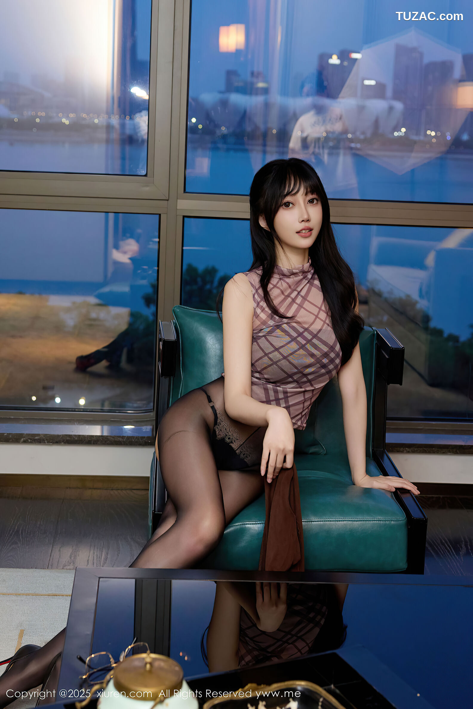 XiuRen秀人网-10793-玥儿玥er-OL无袖T褐色短裙黑色情趣内衣黑丝-2025.09.22