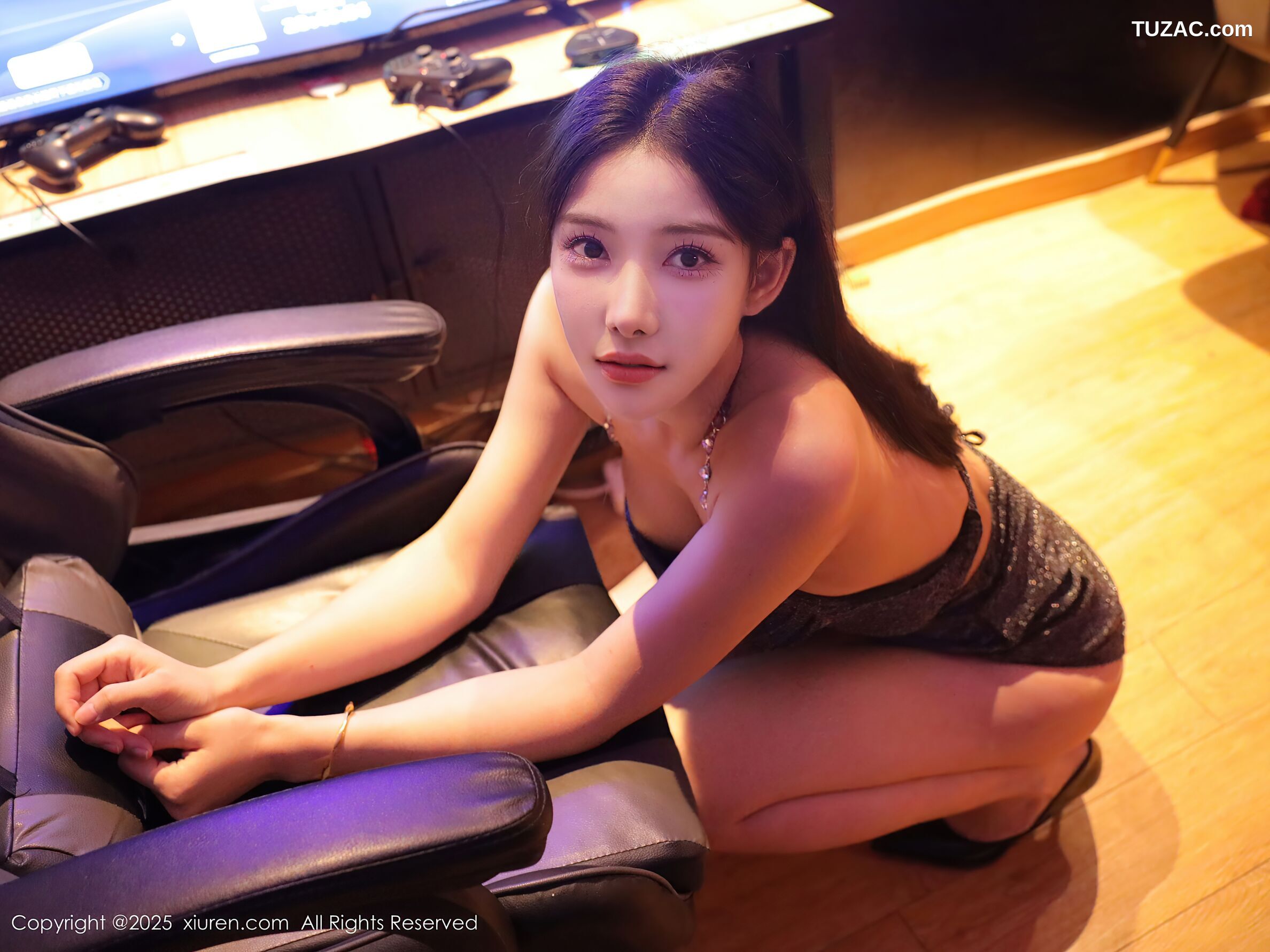 XiuRen秀人网-10794-梨霜儿-电竞少女主题褐色吊带短裙高跟-2025.09.22