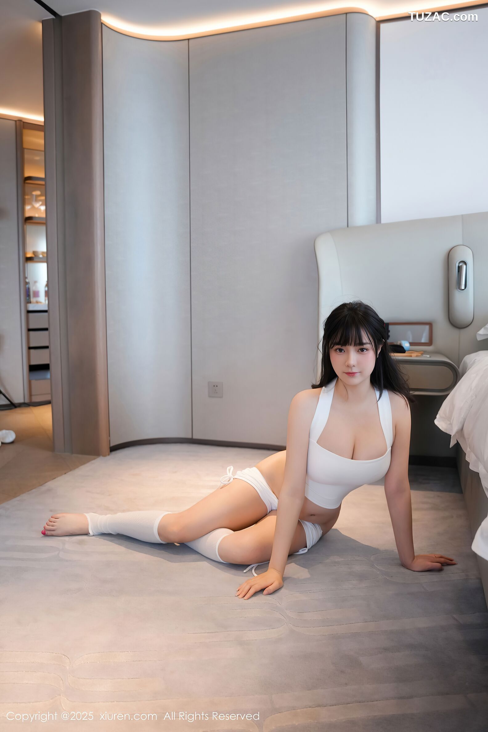 XiuRen秀人网-10808-软情-健身房场景白色运动背心短裤-2025.09.25