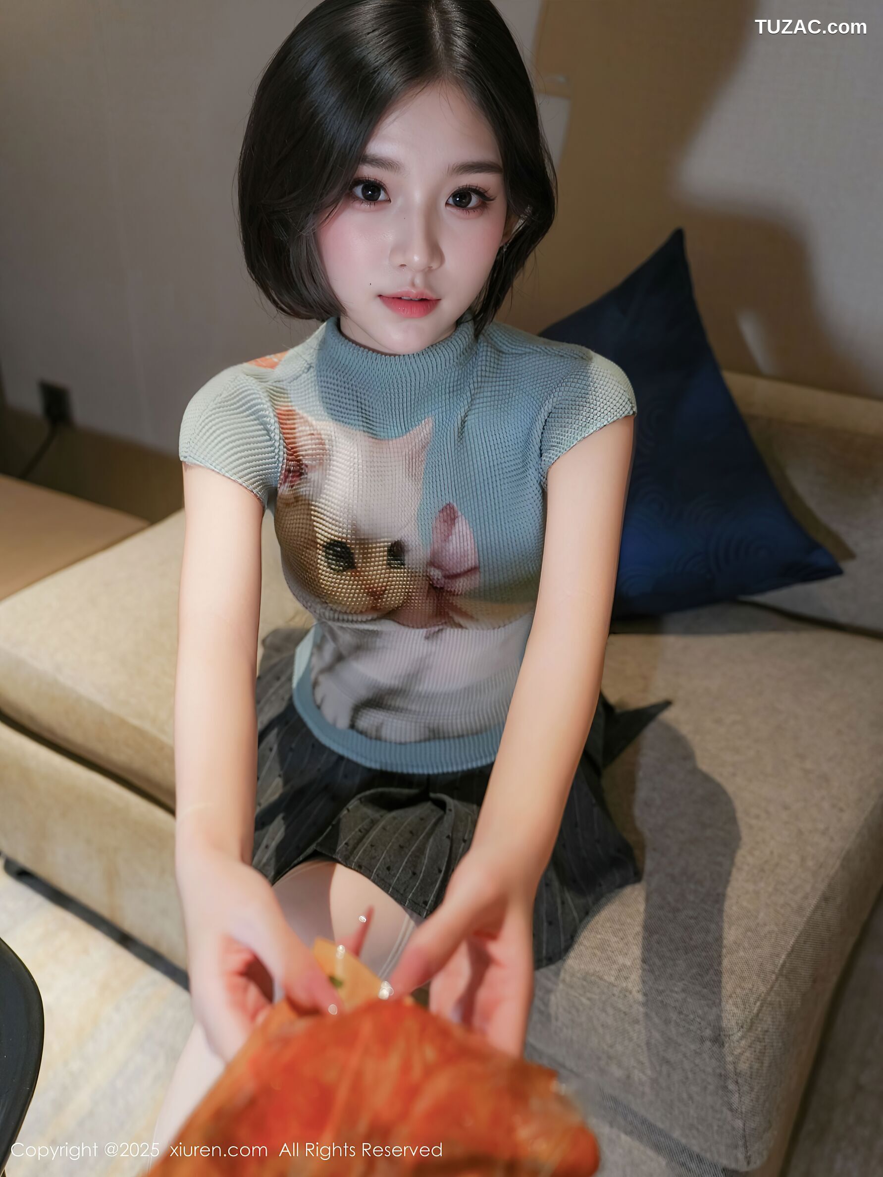 XiuRen秀人网-10830-汁汁-蓝T灰色短裙淡蓝内衣白色丝袜-2025.09.30