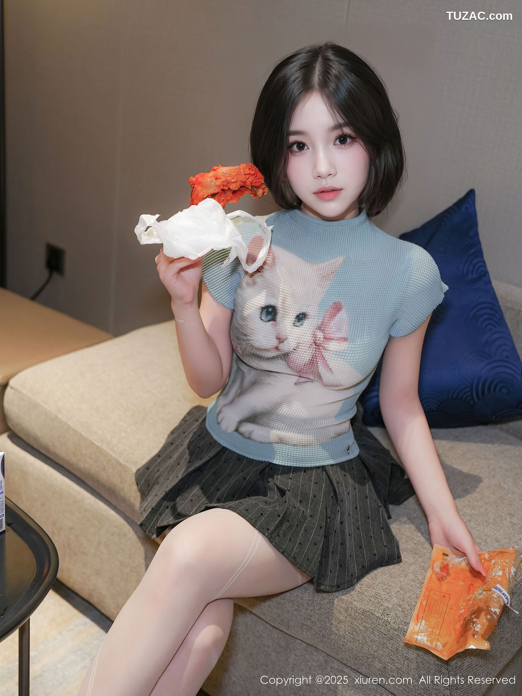 XiuRen秀人网-10830-汁汁-蓝T灰色短裙淡蓝内衣白色丝袜-2025.09.30