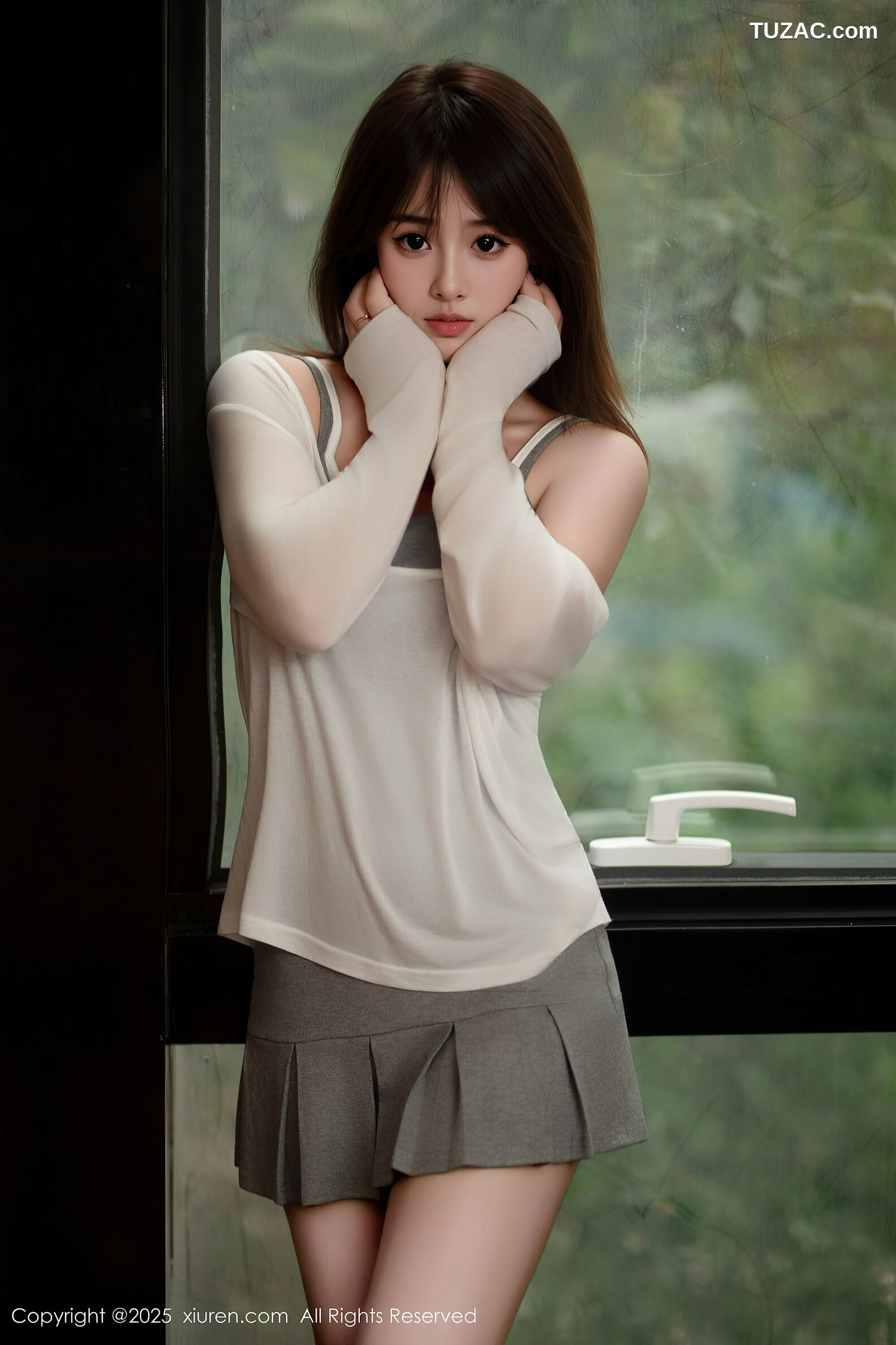 XiuRen秀人网-10845-炎恬kitty-柔美身段浅色短裙-2025.10.10