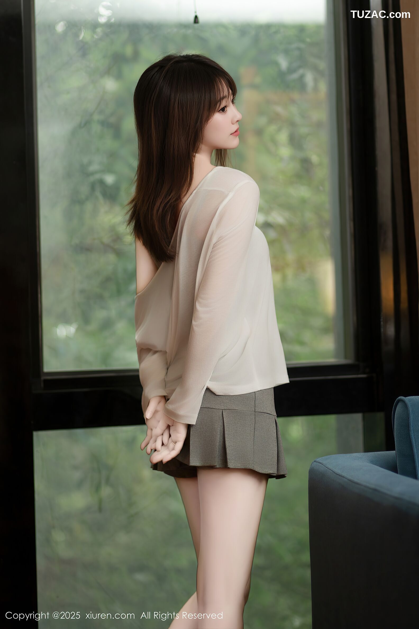 XiuRen秀人网-10845-炎恬kitty-柔美身段浅色短裙-2025.10.10