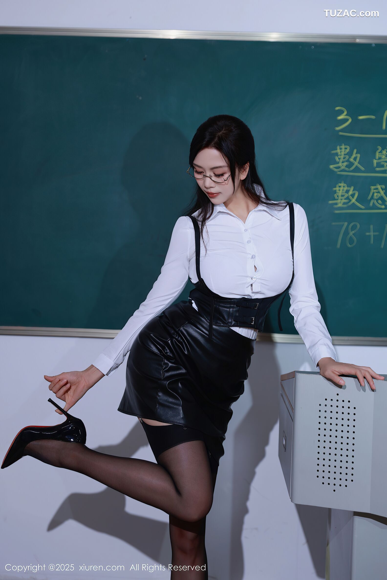 XiuRen秀人网-10846-玫瑰我爱你-教室场景白衬衫皮裙黑丝-2025.10.10