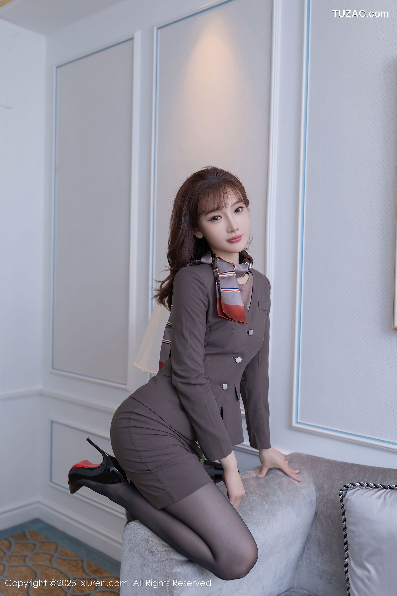 XiuRen秀人网-10850-陆萱萱-空姐制服魅惑黑丝紫色内衣-2025.10.10