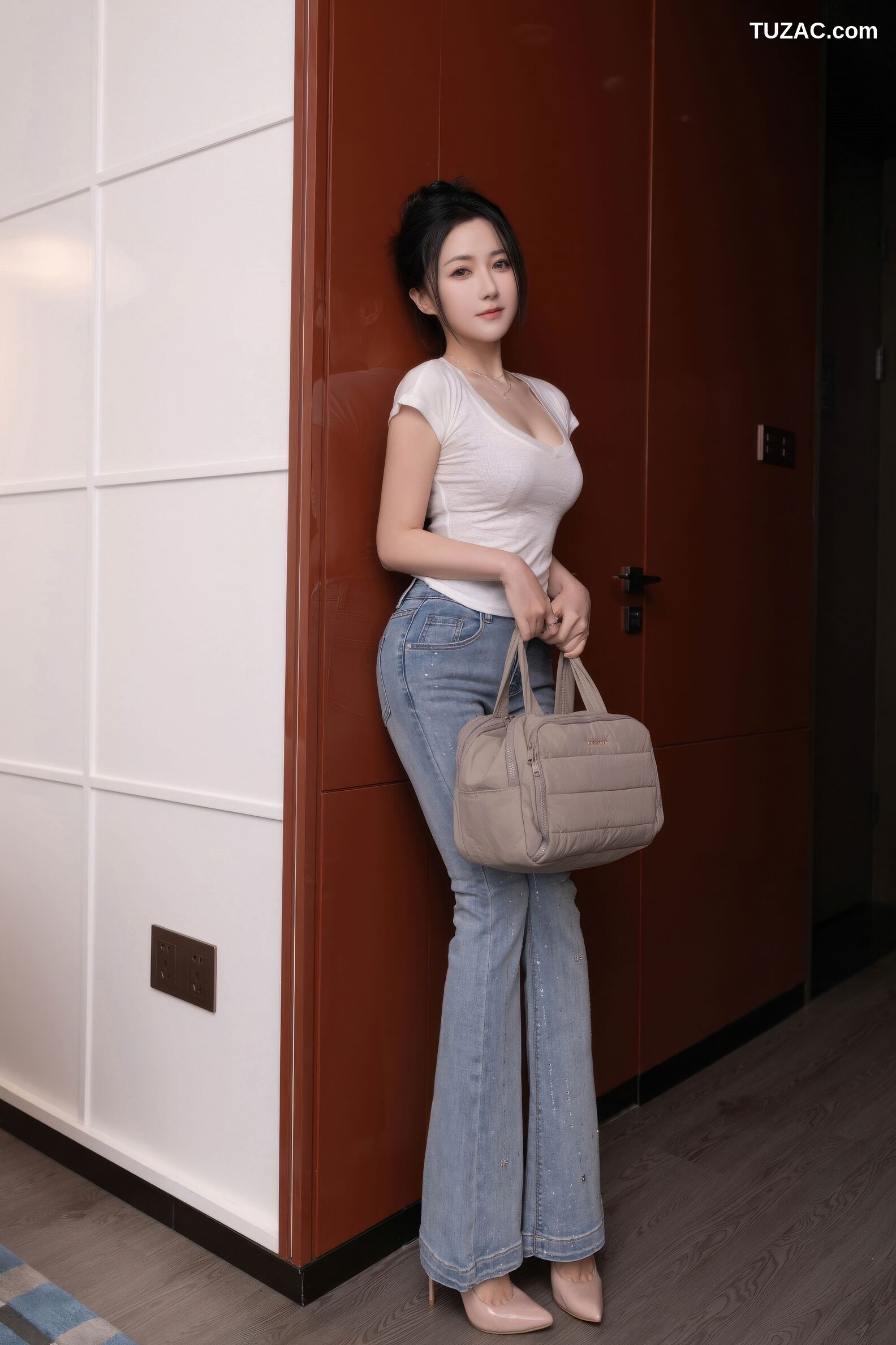 XiuRen秀人网-10858-鱼子酱Fish-白T牛仔裤淡粉内衣-2025.10.11