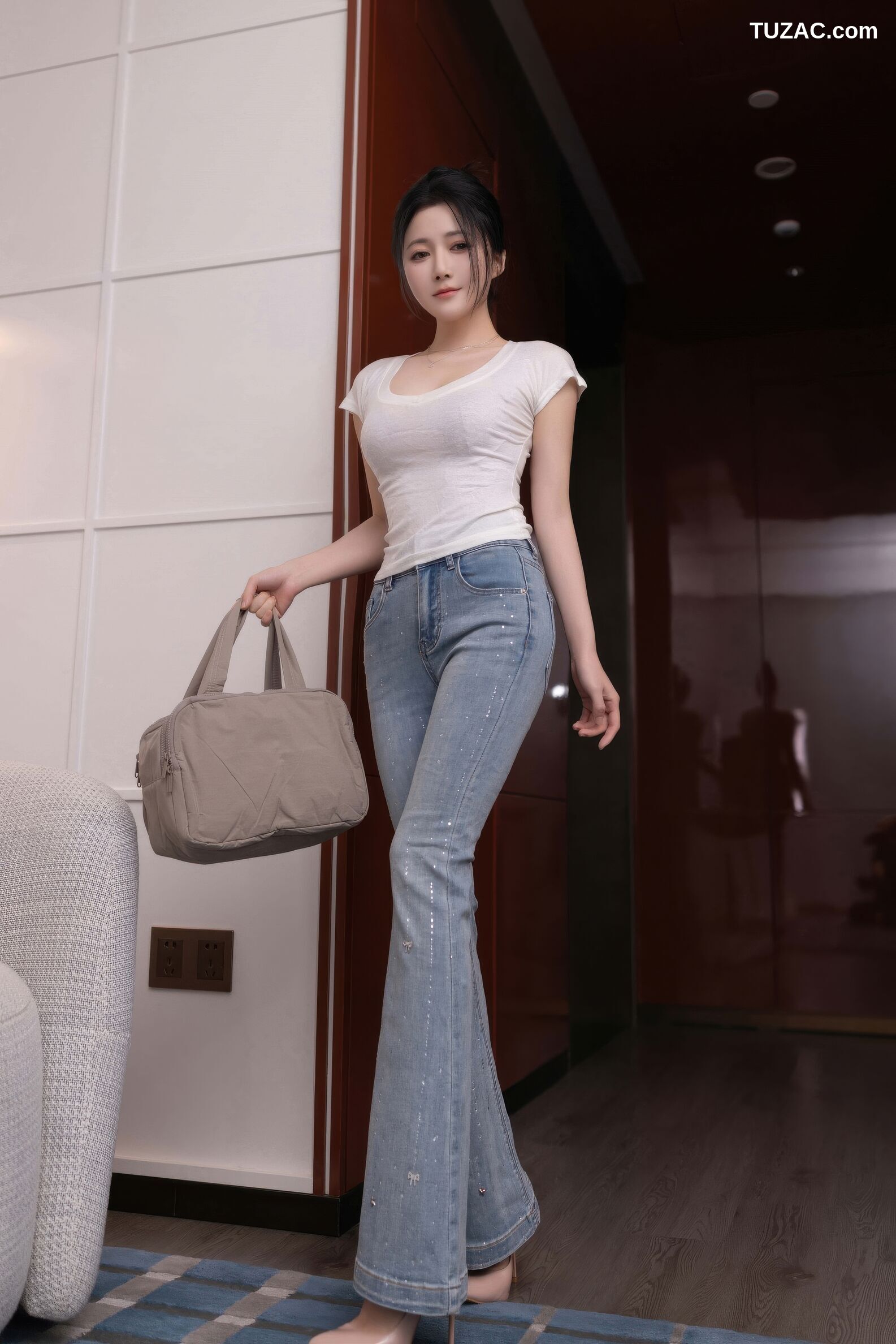 XiuRen秀人网-10858-鱼子酱Fish-白T牛仔裤淡粉内衣-2025.10.11