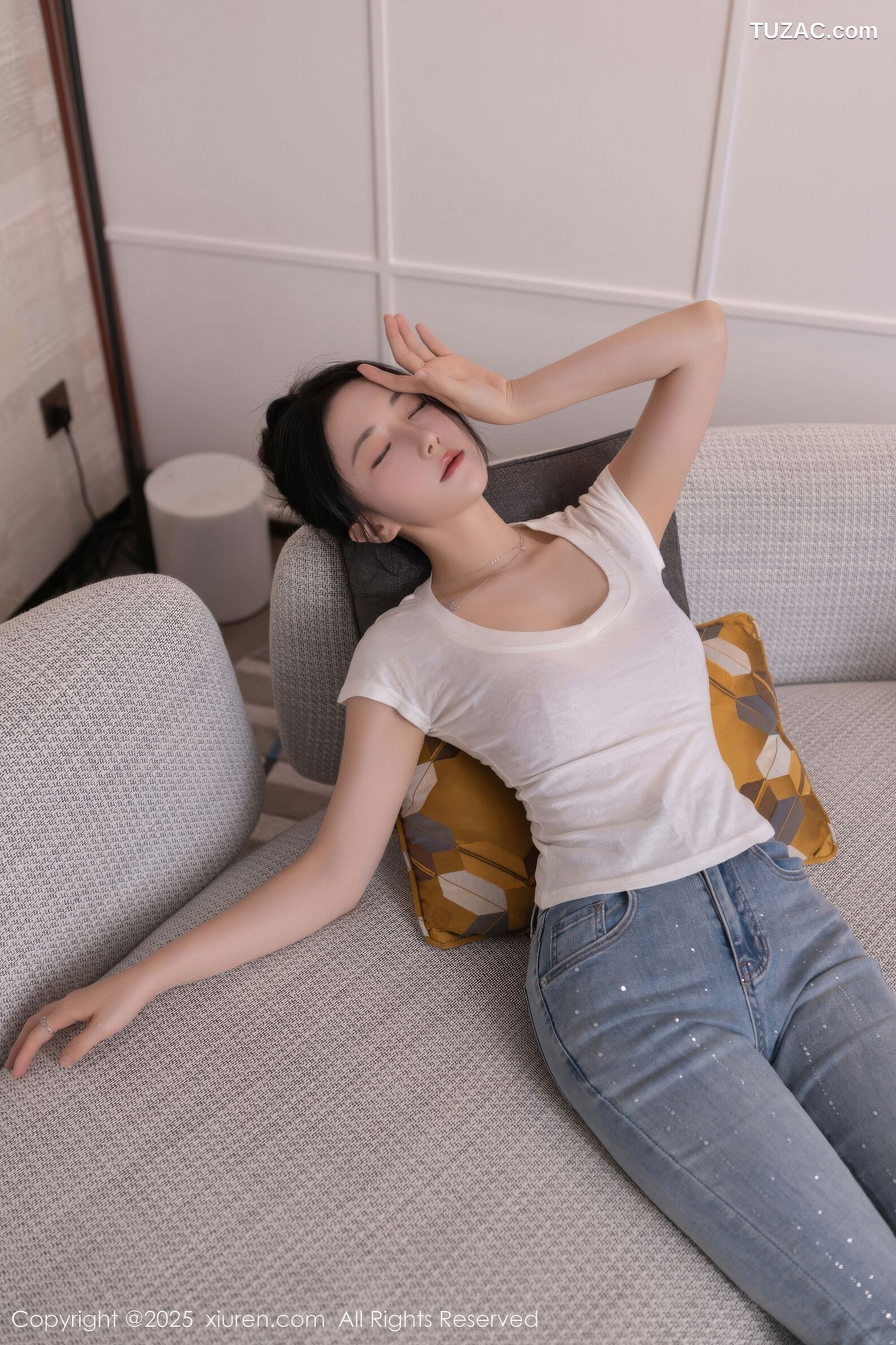 XiuRen秀人网-10858-鱼子酱Fish-白T牛仔裤淡粉内衣-2025.10.11