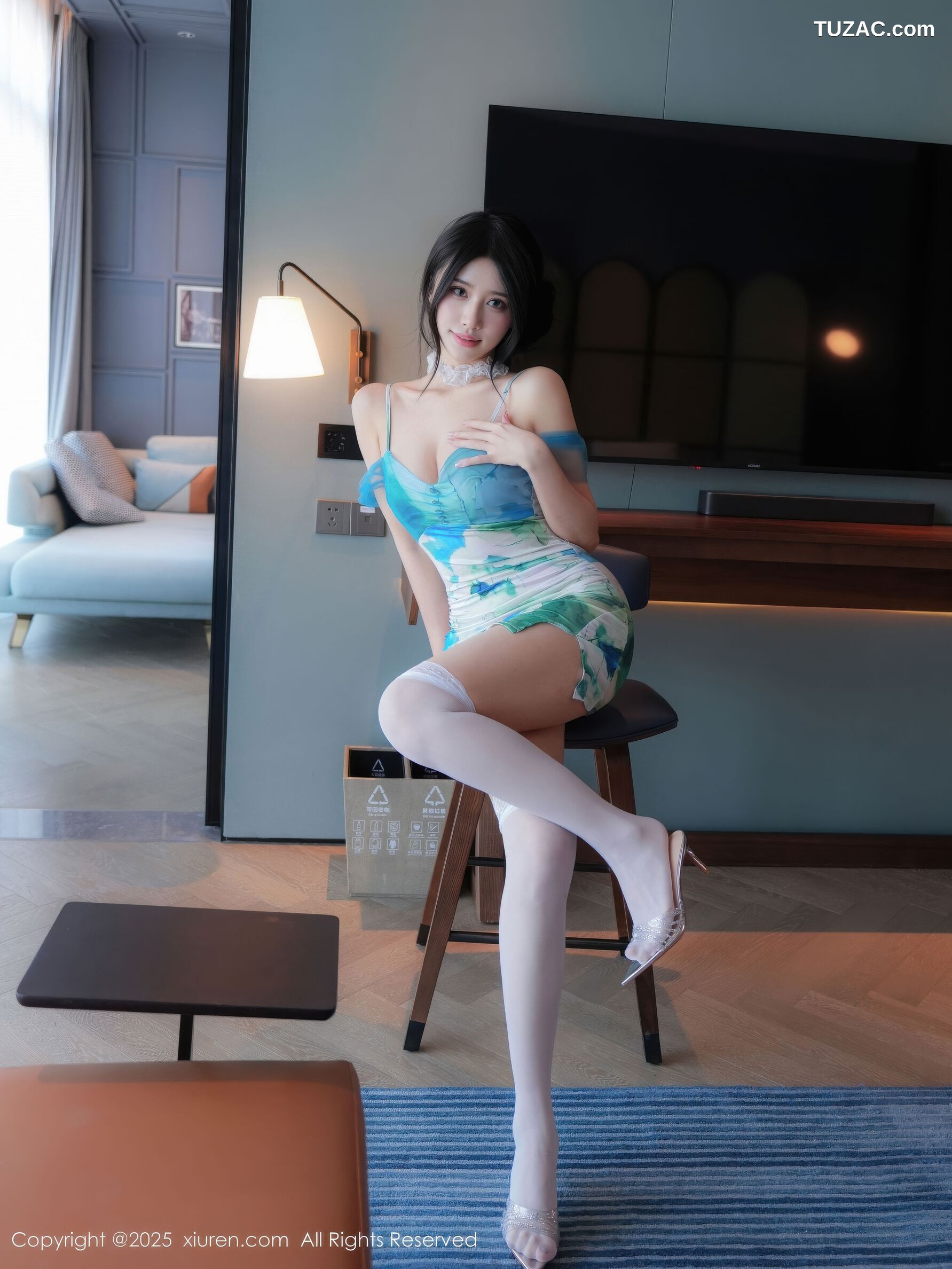 XiuRen秀人网-10859-shelly诗莉吖-蓝印花吊带连衣短裙白色丁字裤-2025.10.13