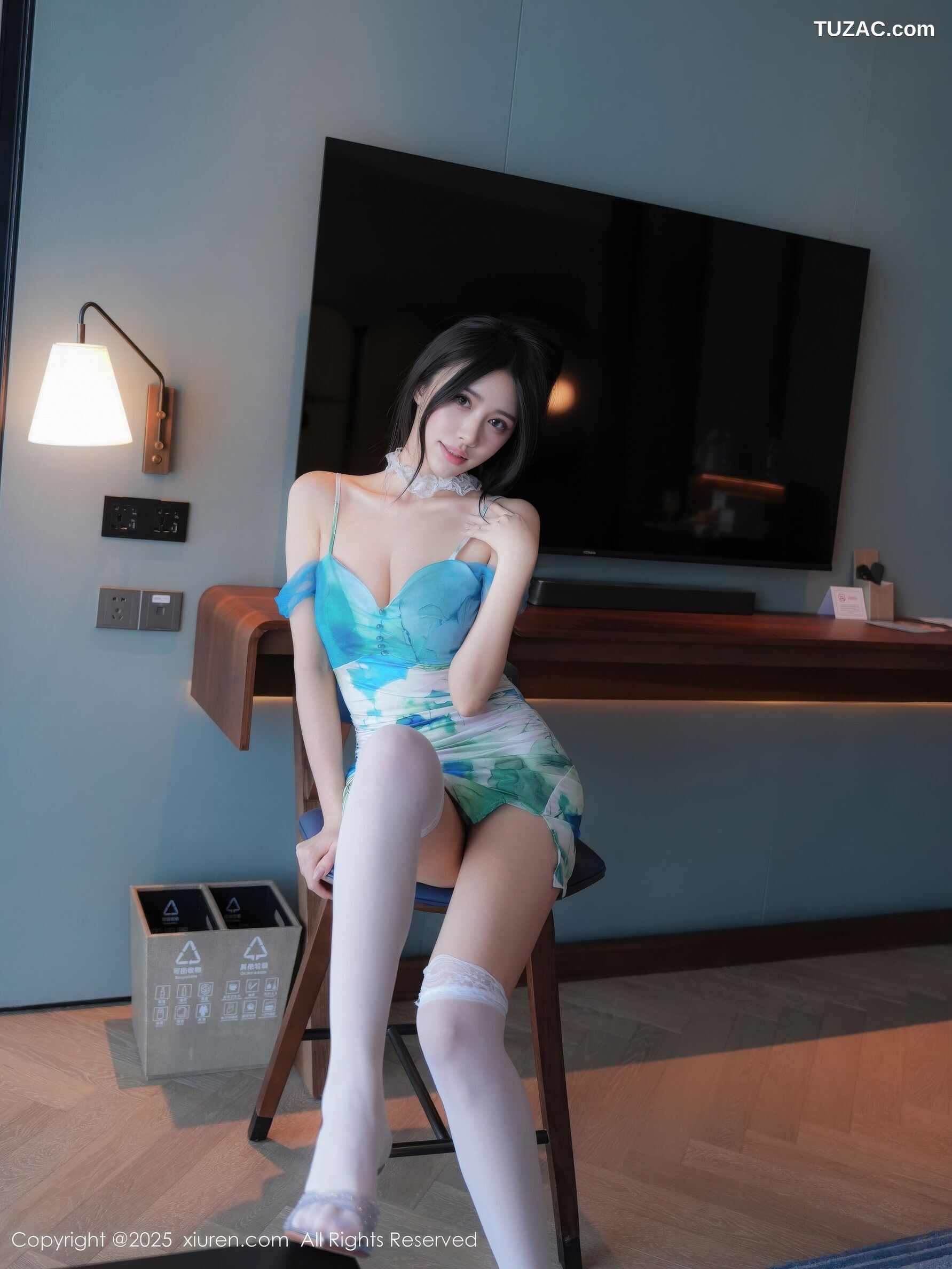 XiuRen秀人网-10859-shelly诗莉吖-蓝印花吊带连衣短裙白色丁字裤-2025.10.13