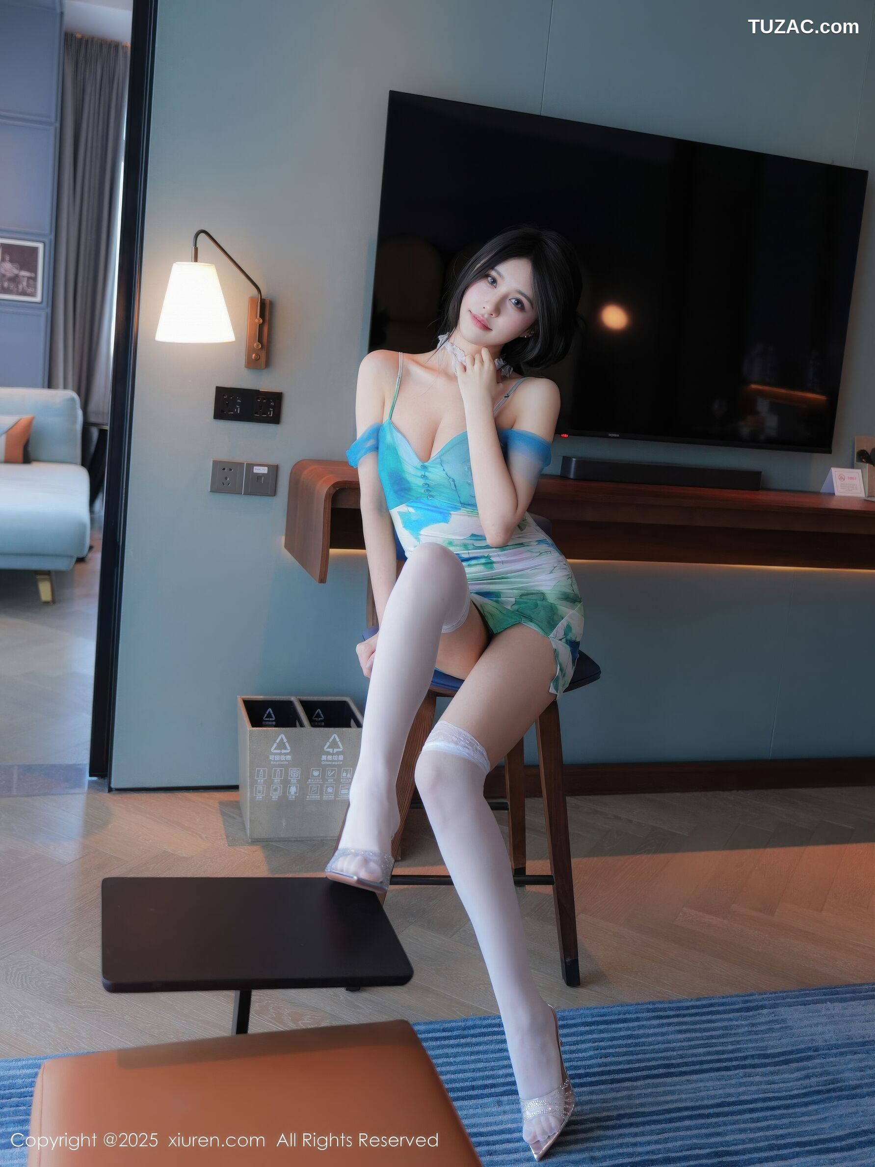 XiuRen秀人网-10859-shelly诗莉吖-蓝印花吊带连衣短裙白色丁字裤-2025.10.13