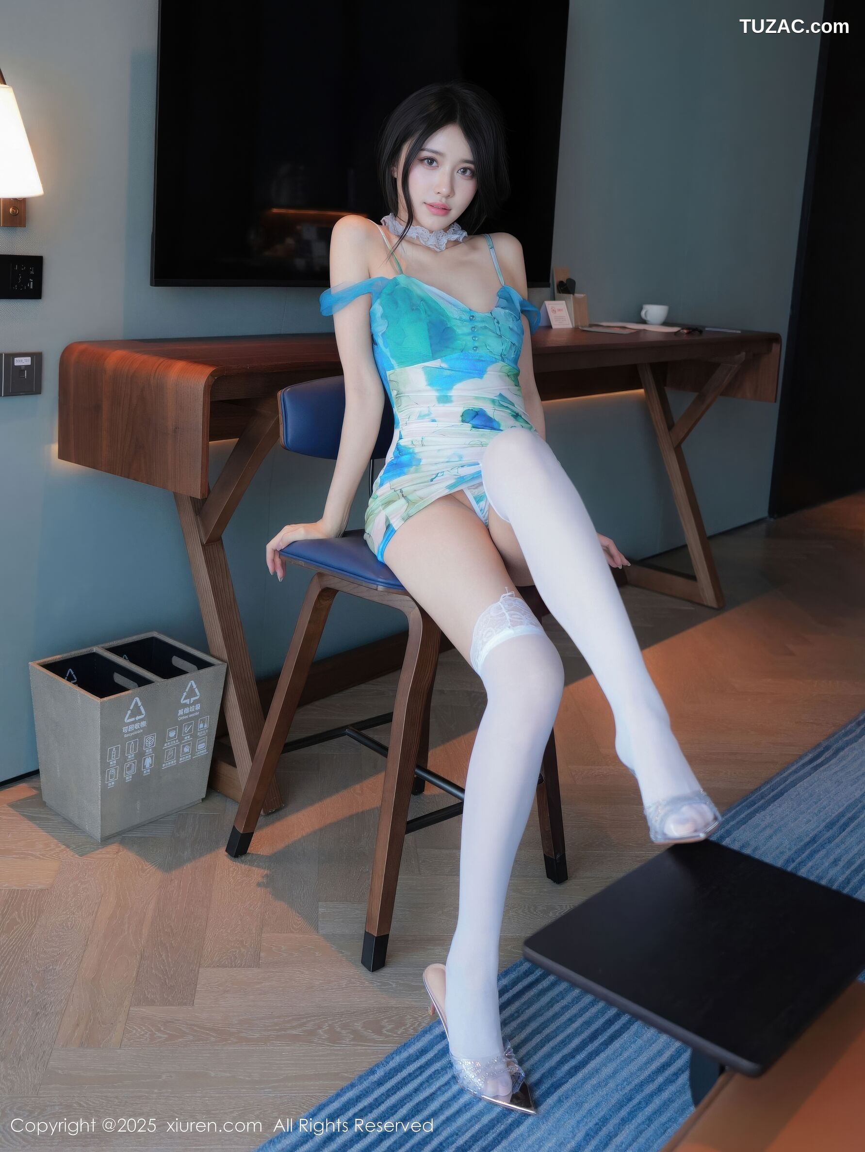 XiuRen秀人网-10859-shelly诗莉吖-蓝印花吊带连衣短裙白色丁字裤-2025.10.13