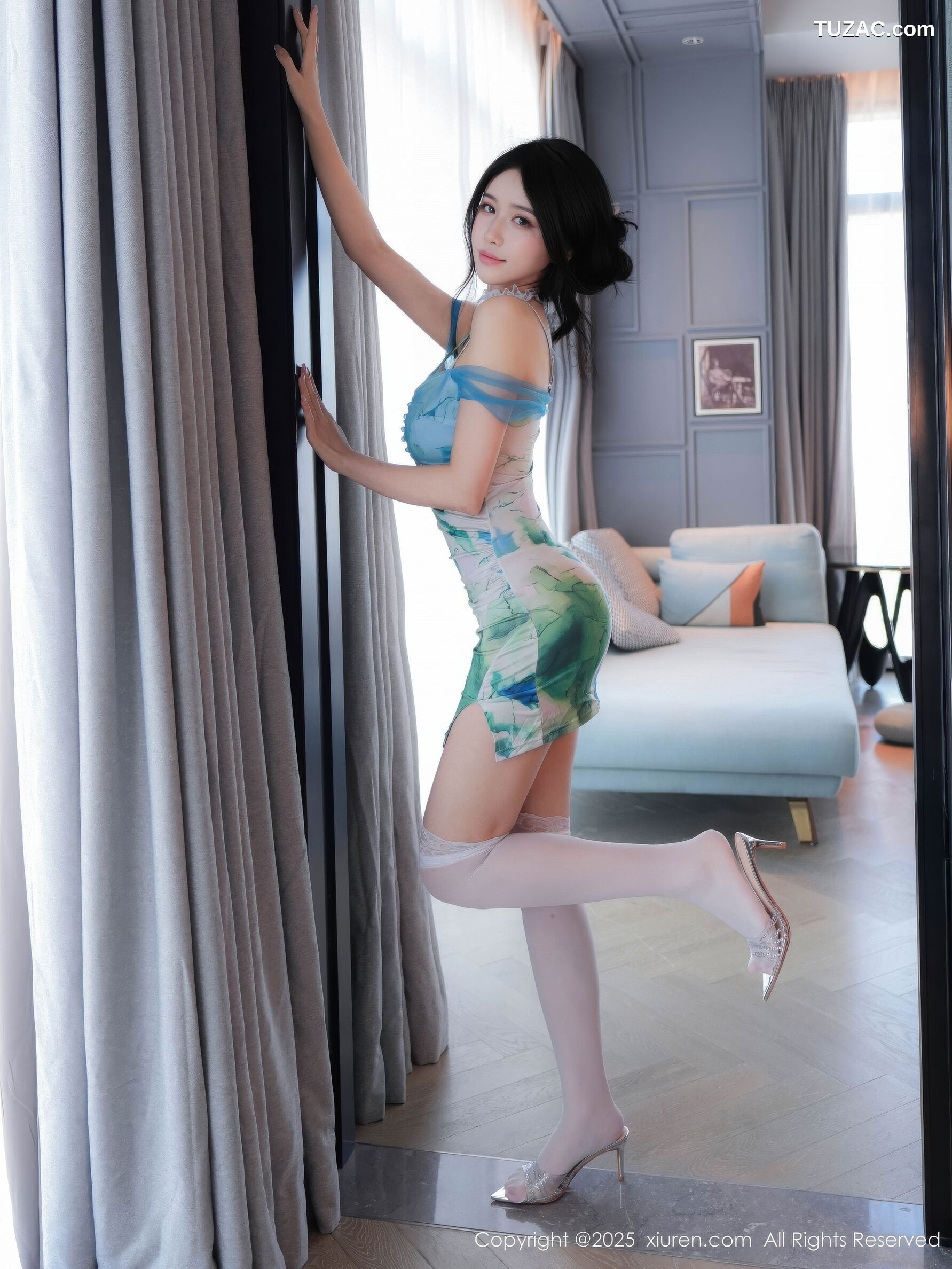 XiuRen秀人网-10859-shelly诗莉吖-蓝印花吊带连衣短裙白色丁字裤-2025.10.13