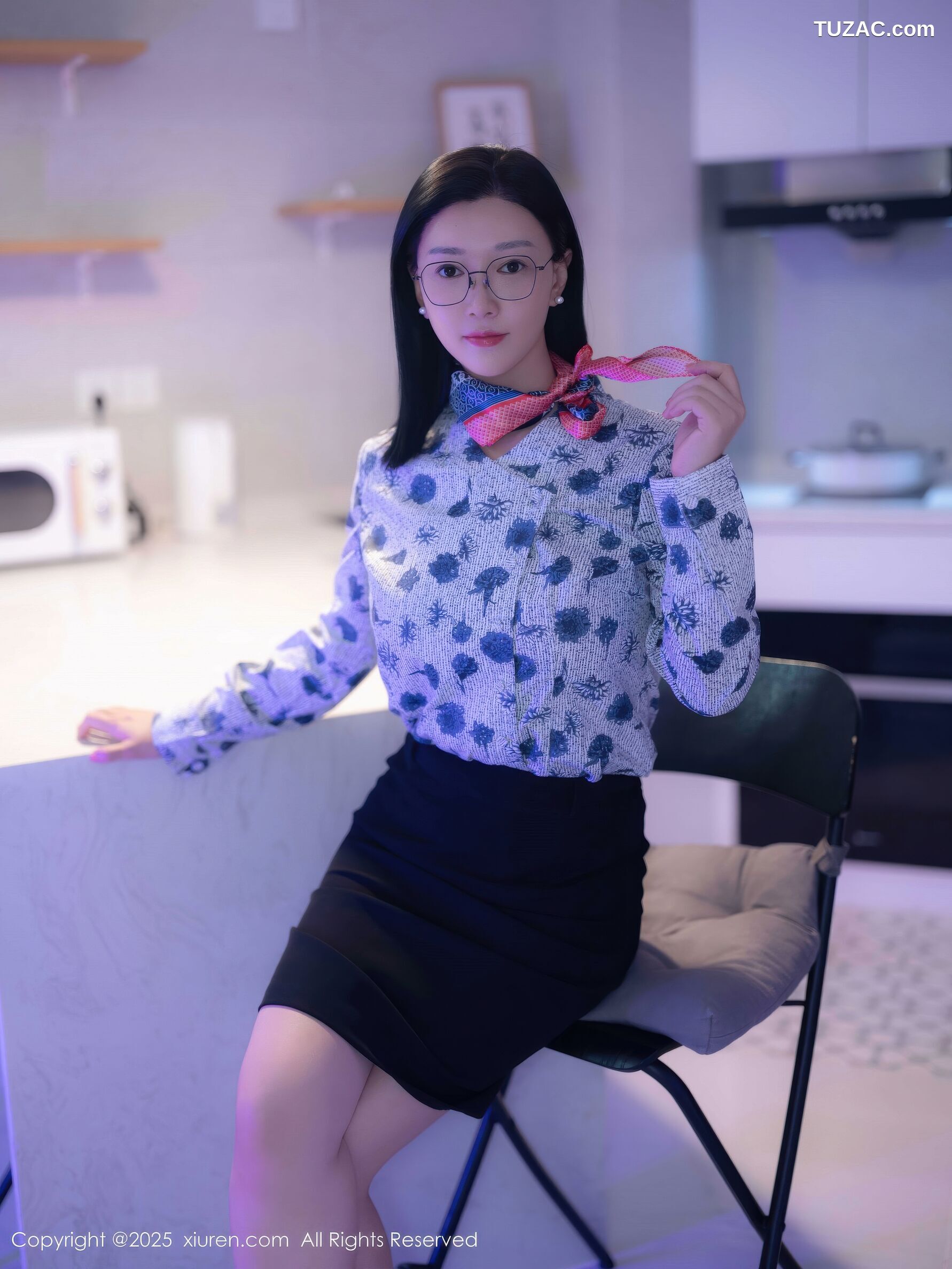 XiuRen秀人网-10866-雅茹老师-爆乳空姐蓝点衬衫很短裙-2025.10.14