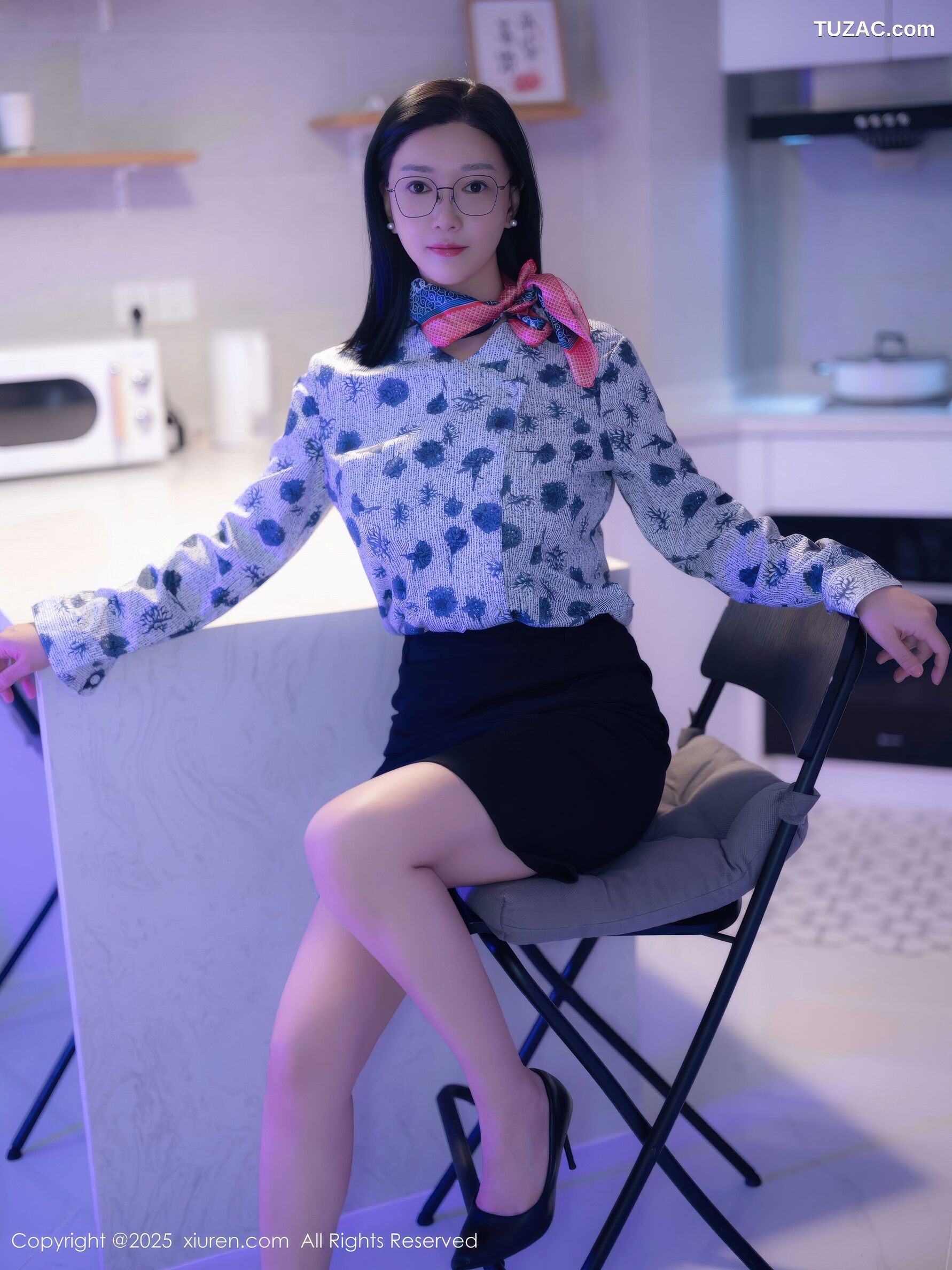 XiuRen秀人网-10866-雅茹老师-爆乳空姐蓝点衬衫很短裙-2025.10.14