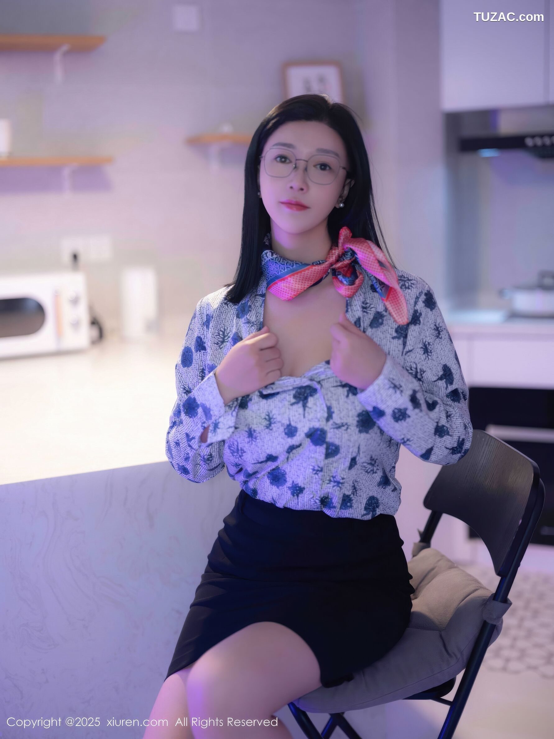 XiuRen秀人网-10866-雅茹老师-爆乳空姐蓝点衬衫很短裙-2025.10.14