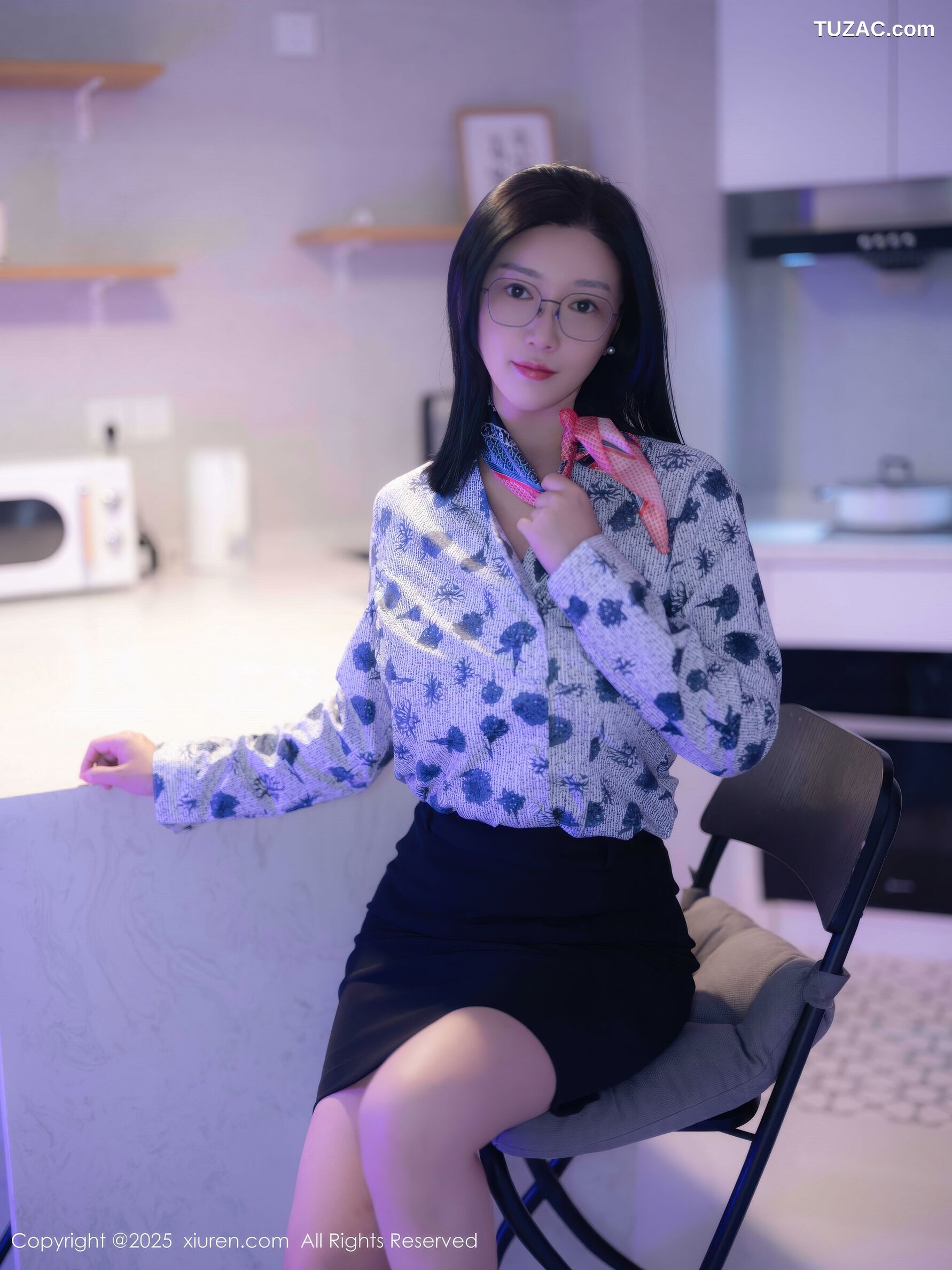 XiuRen秀人网-10866-雅茹老师-爆乳空姐蓝点衬衫很短裙-2025.10.14