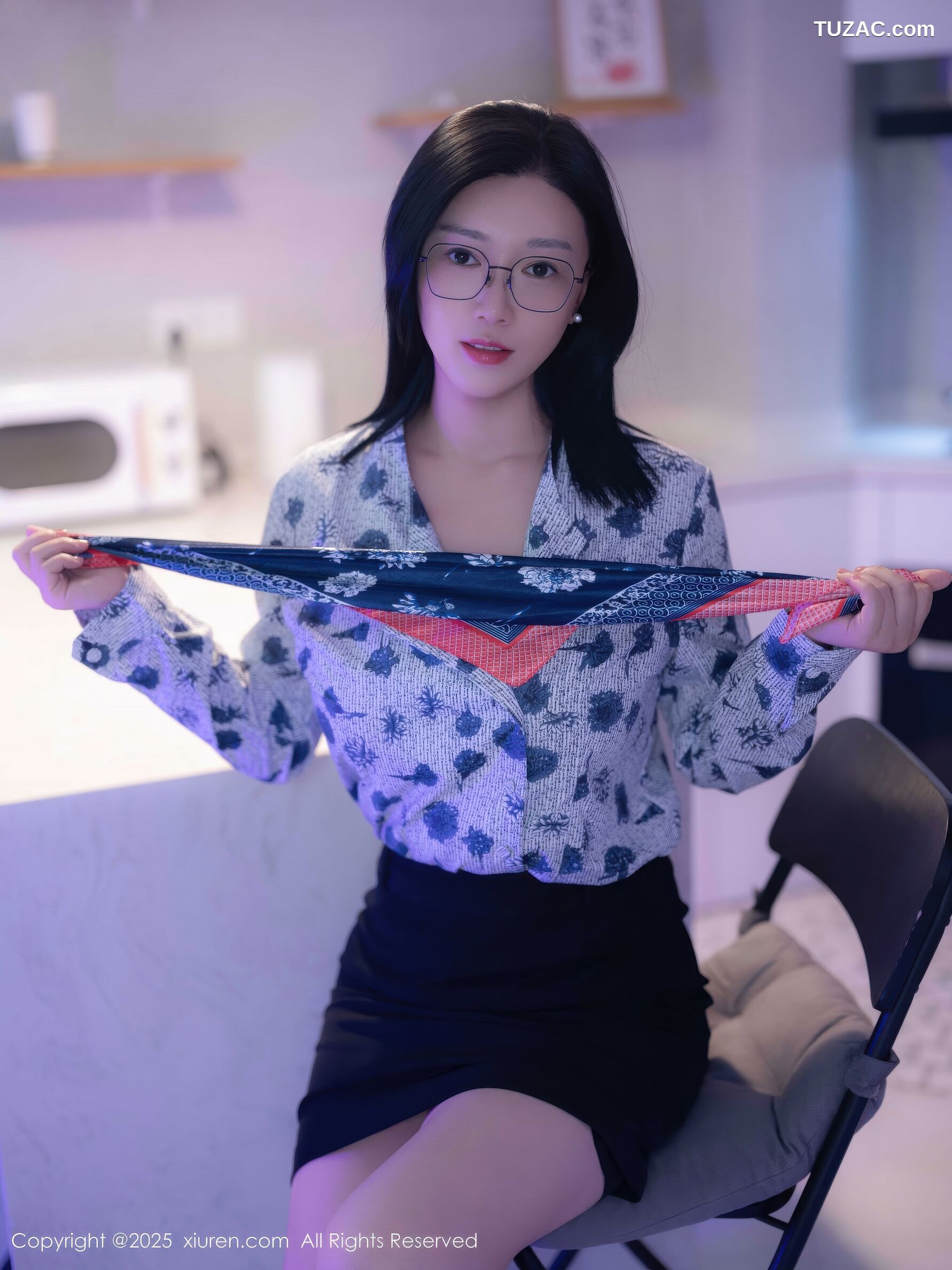 XiuRen秀人网-10866-雅茹老师-爆乳空姐蓝点衬衫很短裙-2025.10.14