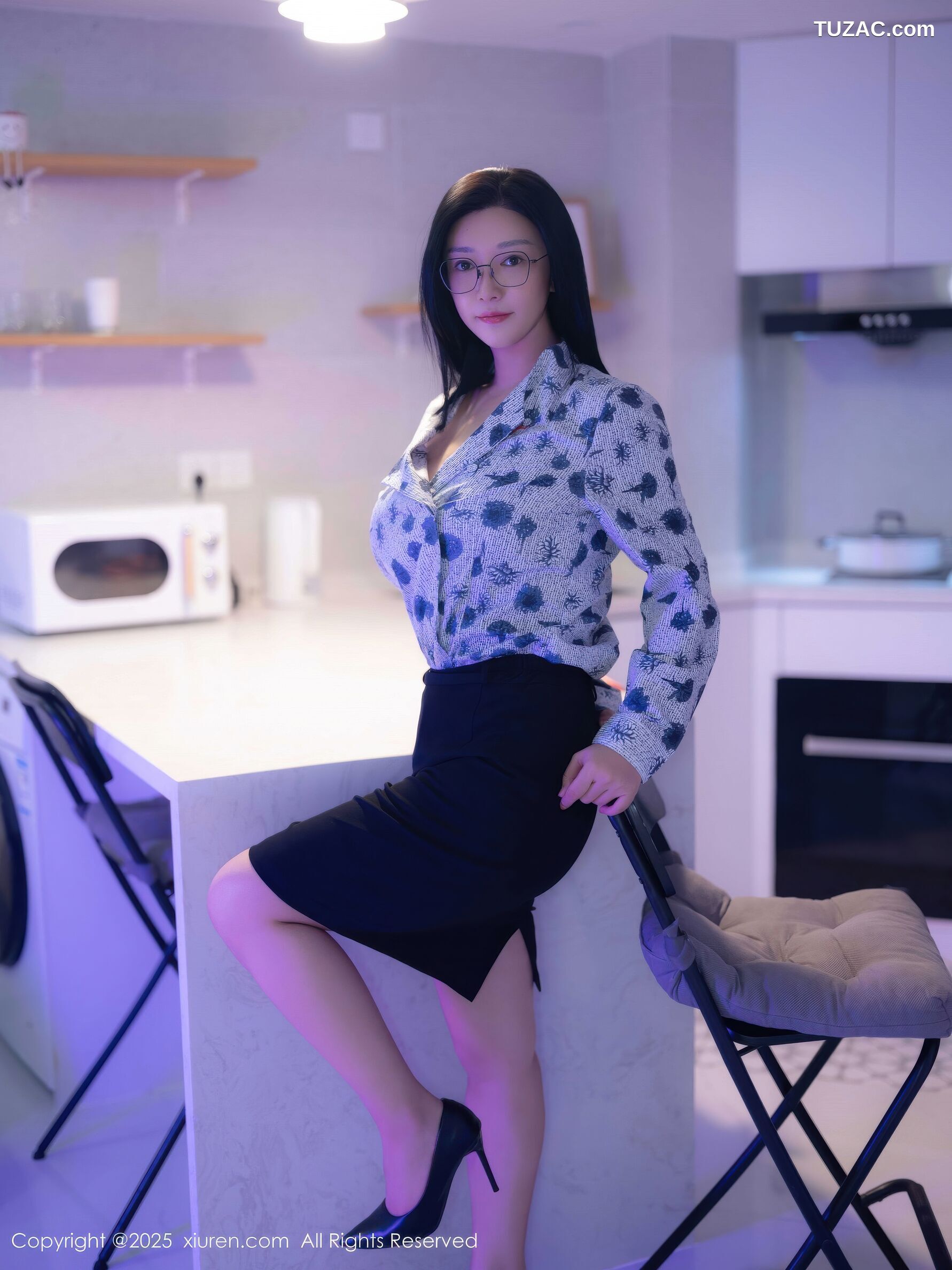 XiuRen秀人网-10866-雅茹老师-爆乳空姐蓝点衬衫很短裙-2025.10.14