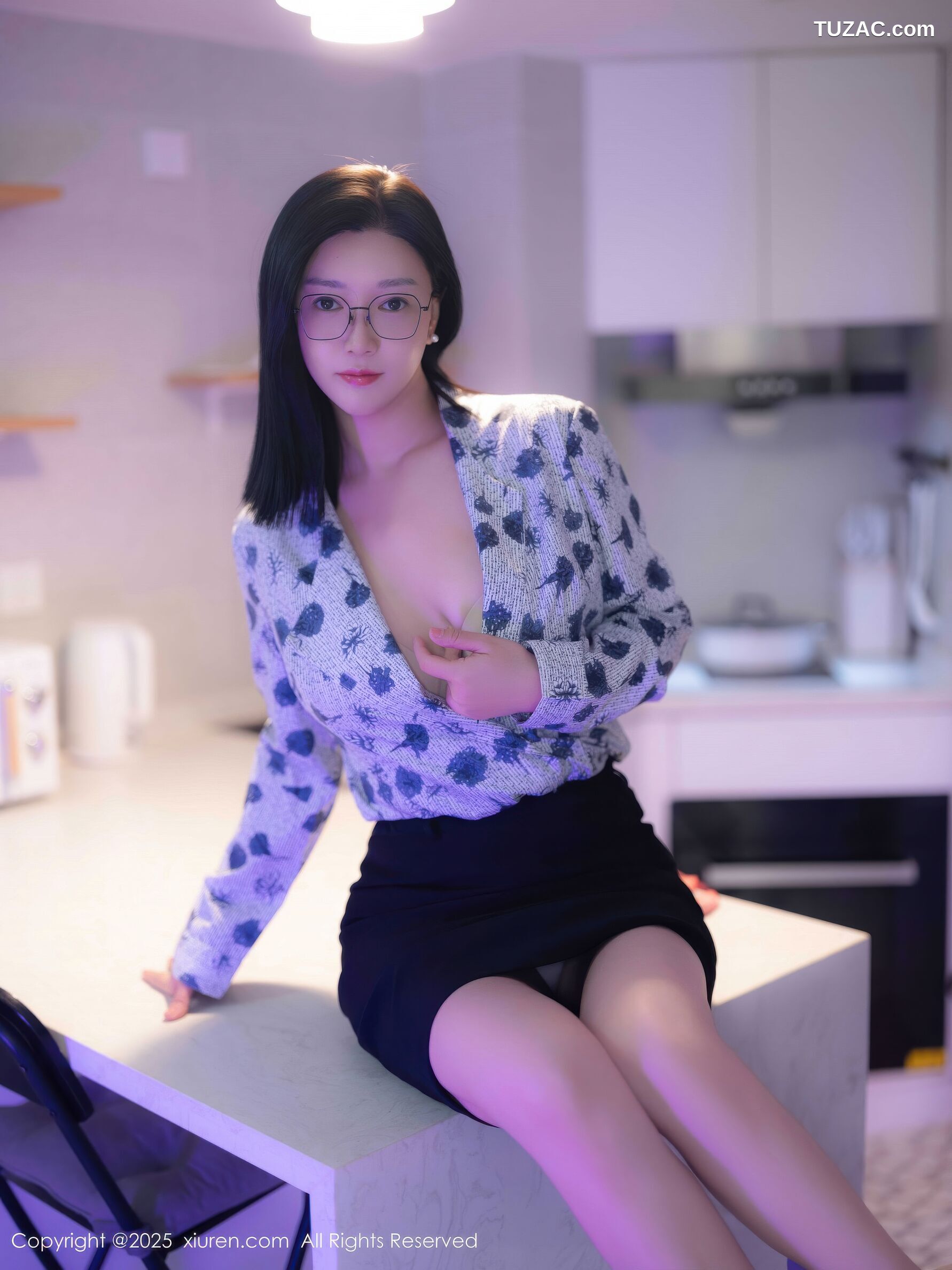 XiuRen秀人网-10866-雅茹老师-爆乳空姐蓝点衬衫很短裙-2025.10.14