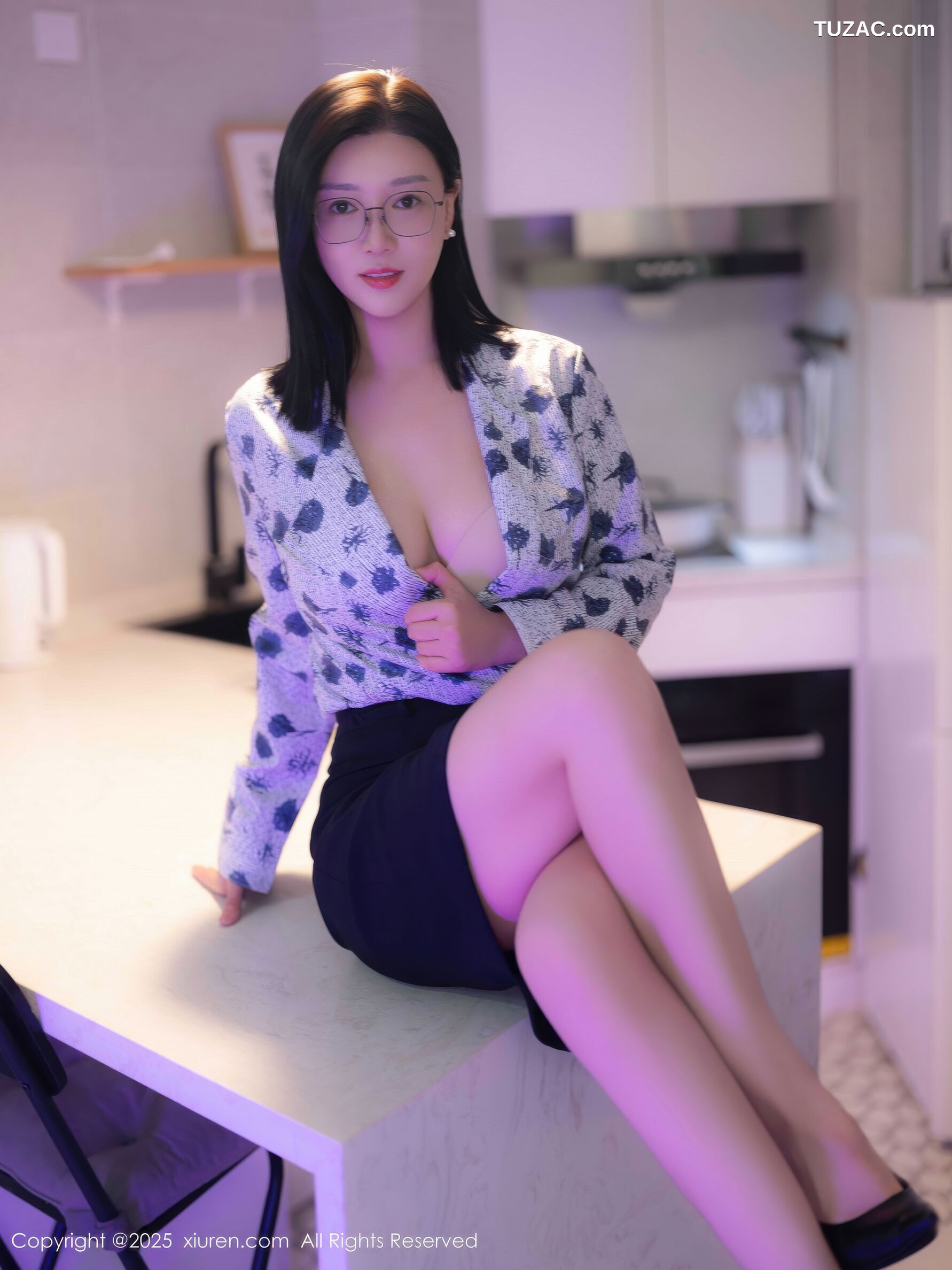 XiuRen秀人网-10866-雅茹老师-爆乳空姐蓝点衬衫很短裙-2025.10.14