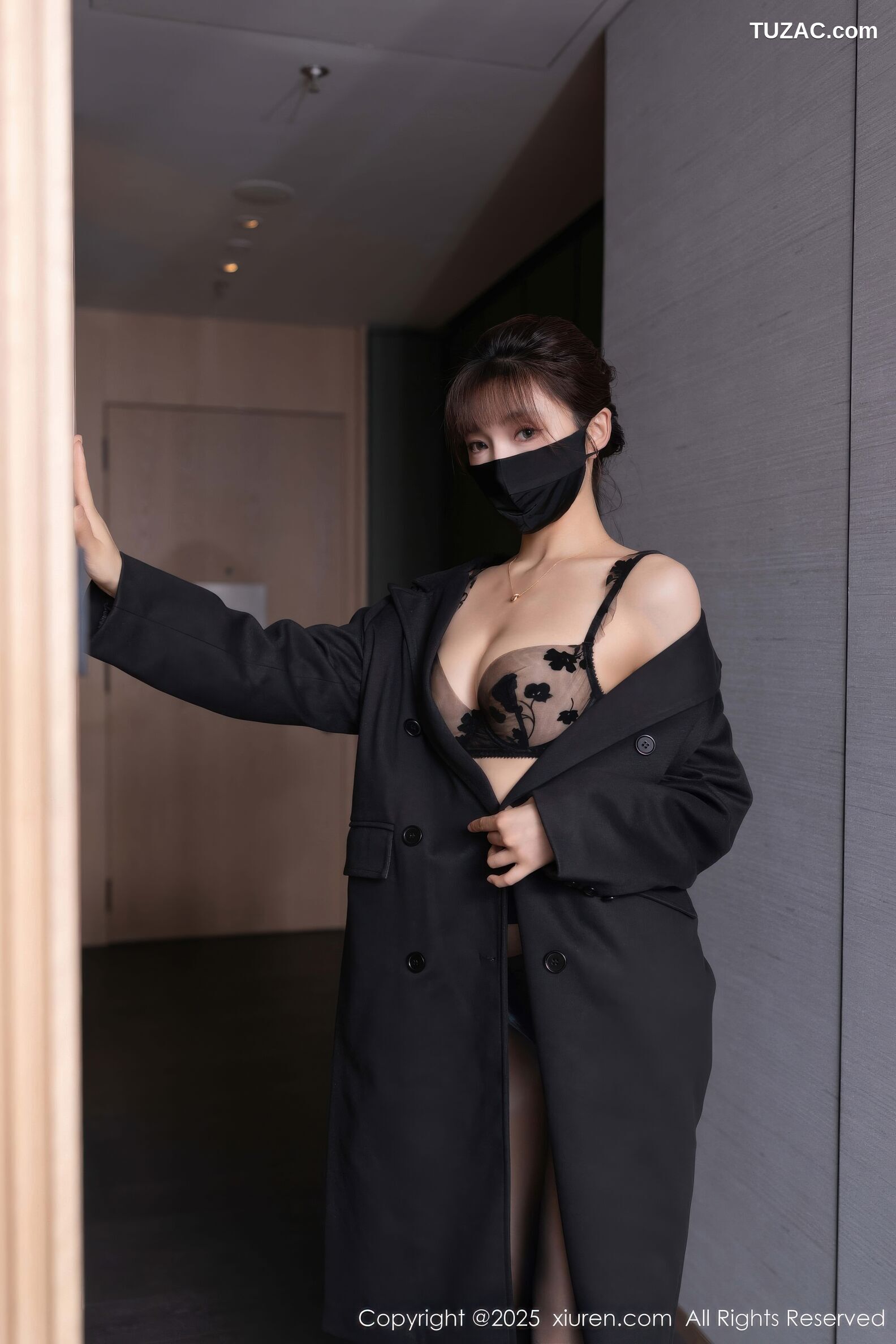 XiuRen秀人网-10880-陆萱萱-黑色长风衣黑色内衣黑丝-2025.10.16
