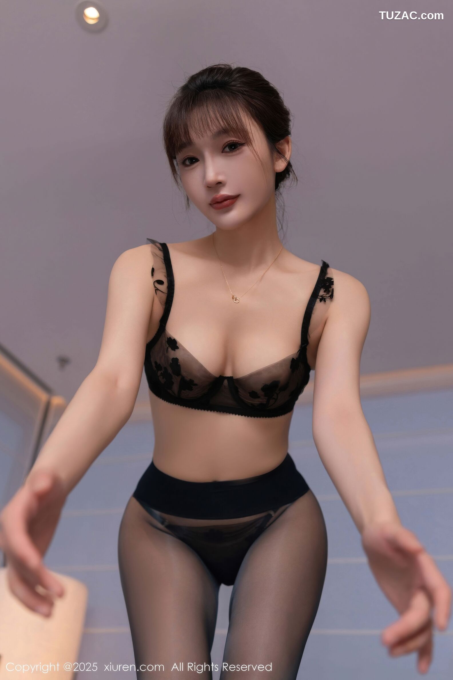 XiuRen秀人网-10880-陆萱萱-黑色长风衣黑色内衣黑丝-2025.10.16
