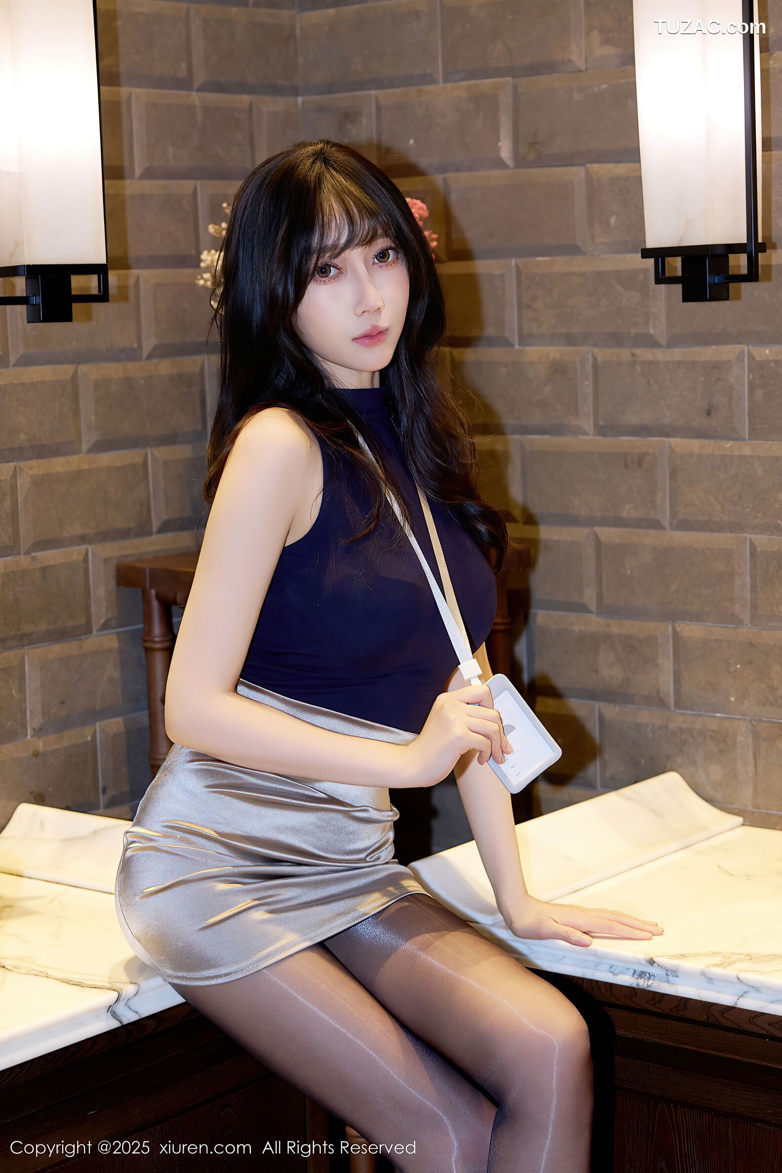 XiuRen秀人网-10890-玥儿玥er-OL深蓝无袖T银色短裙黑丝-2025.10.20