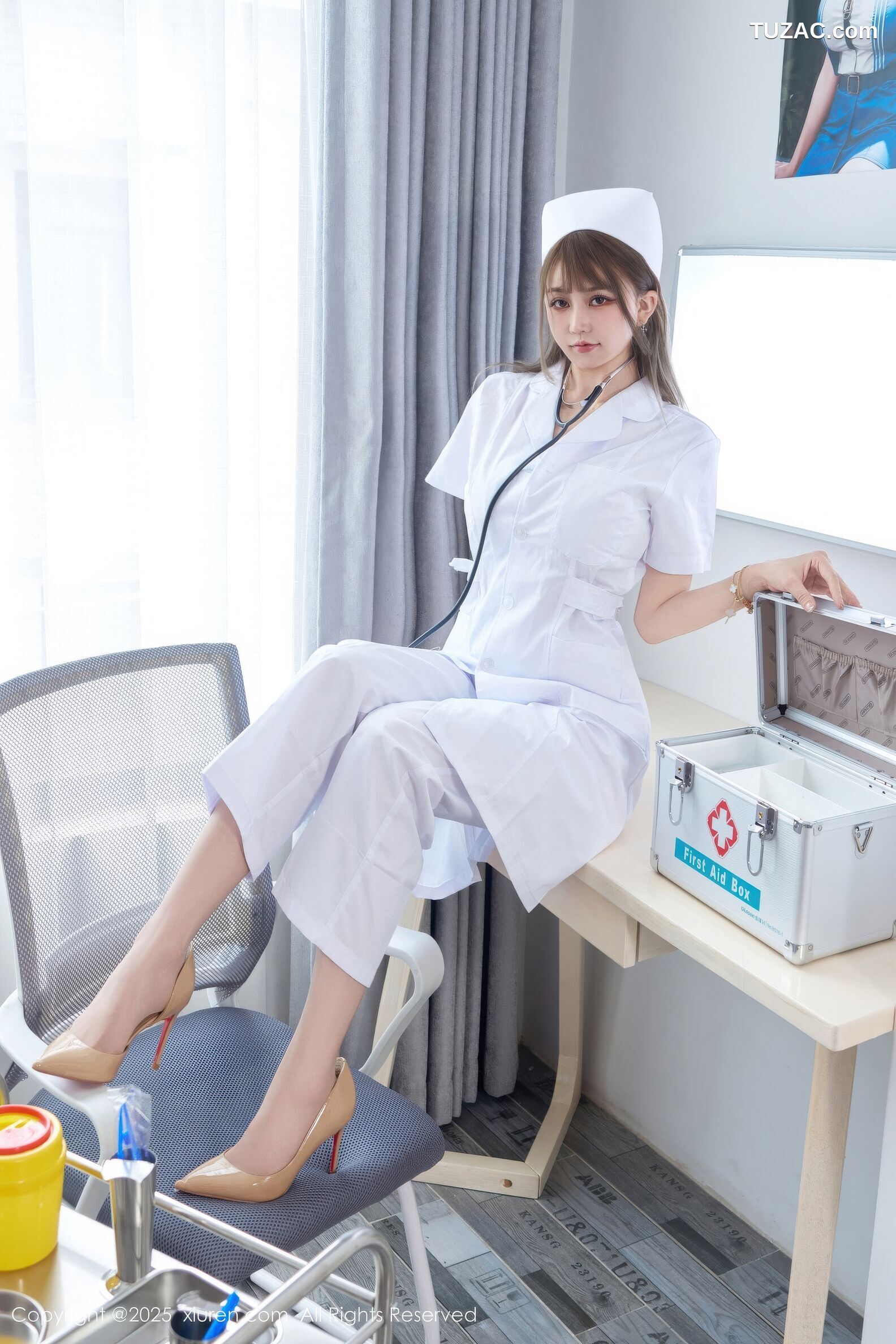 XiuRen秀人网-10896-Zoe柚柚-白色护士制服肉丝-2025.10.22