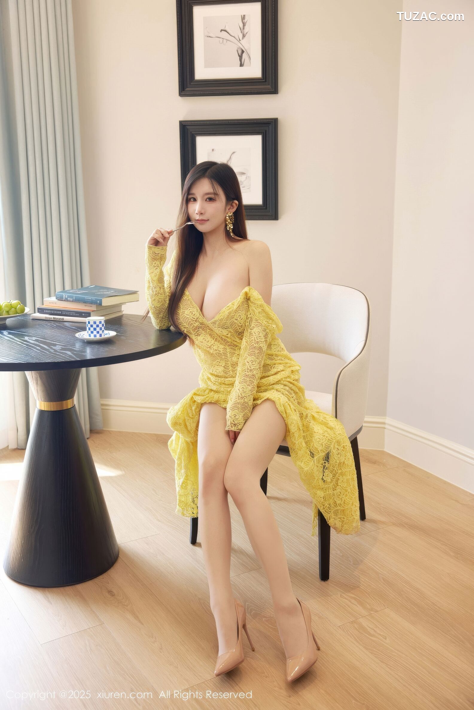XiuRen秀人网-10909-小肉肉咪-巨乳黄色复古蕾丝连衣裙-2025.10.24