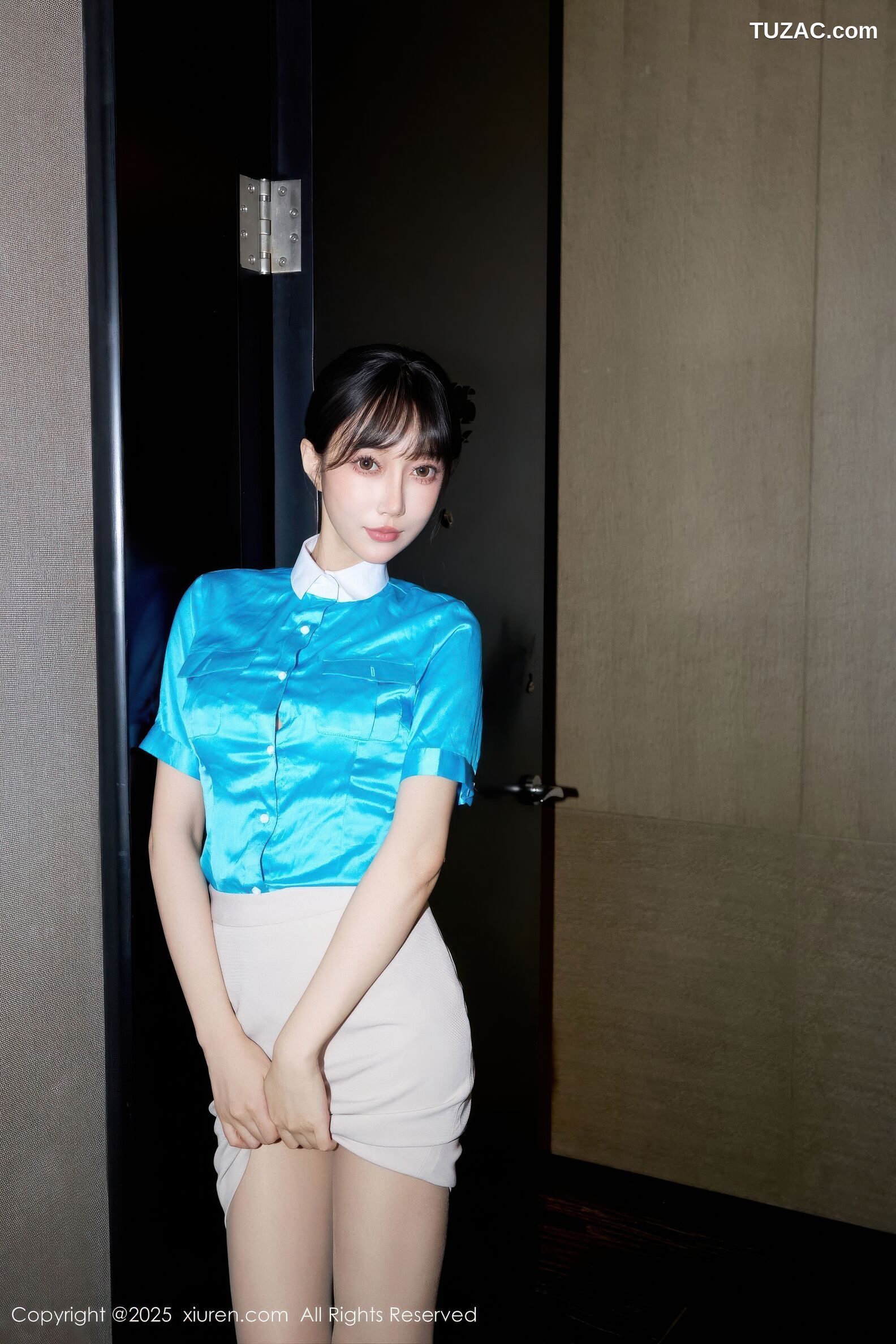 XiuRen秀人网-10914-玥儿玥er-空姐制服蓝衬衫灰短裙肉丝-2025.10.27