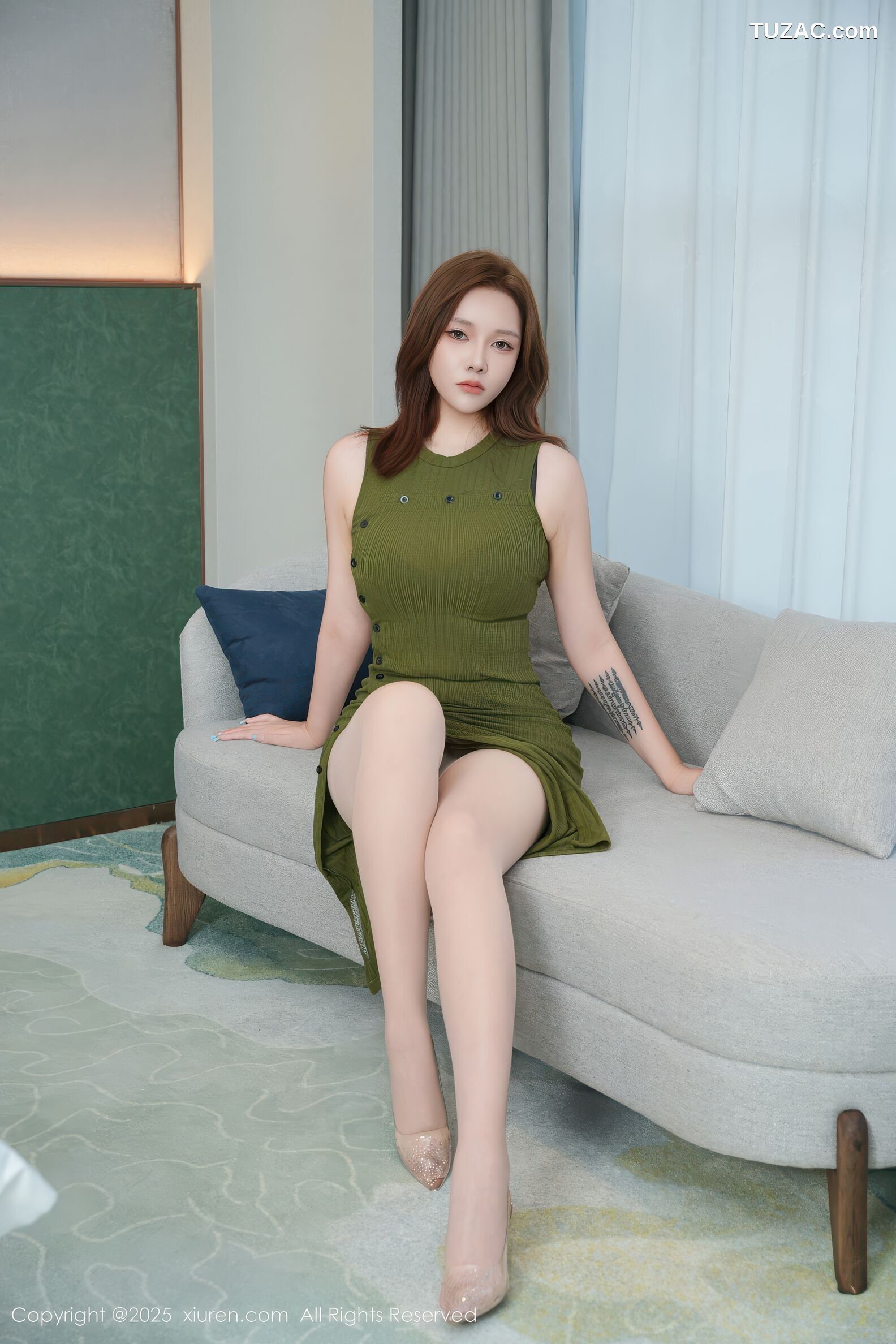 XiuRen秀人网-10924-娜比-户外街拍绿色连衣裙肉色丝袜-2025.10.29