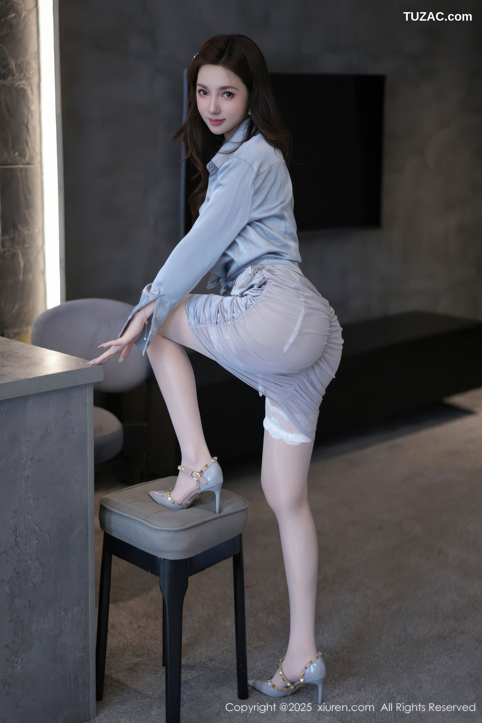 XiuRen秀人网-10926-Twins桃桃-浅灰色连衣短裙情趣白丝内衣-2025.10.30