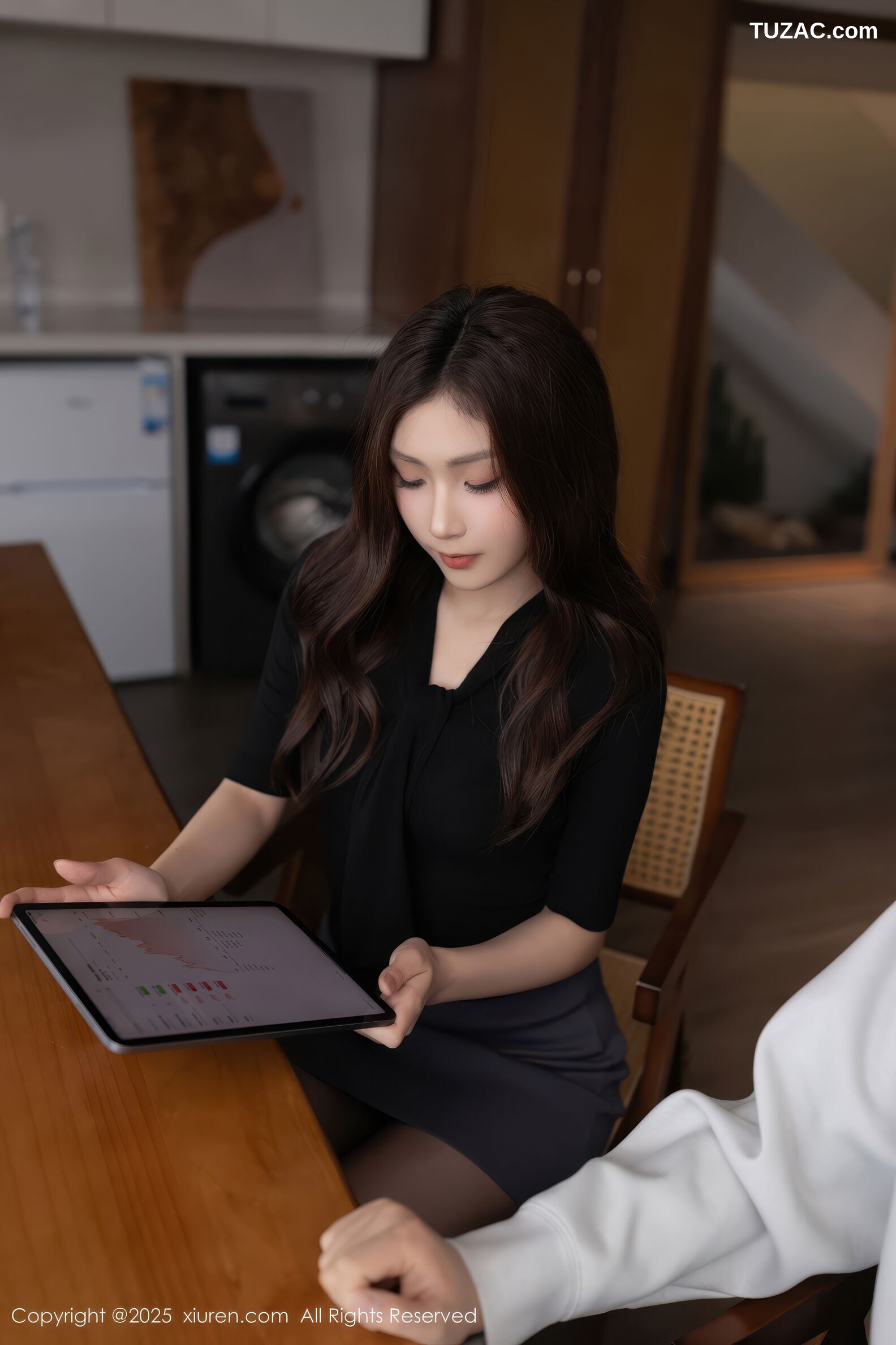 XiuRen秀人网-10930-刘婷婷-OL黑衫灰短裙黑丝高跟-2025.10.30