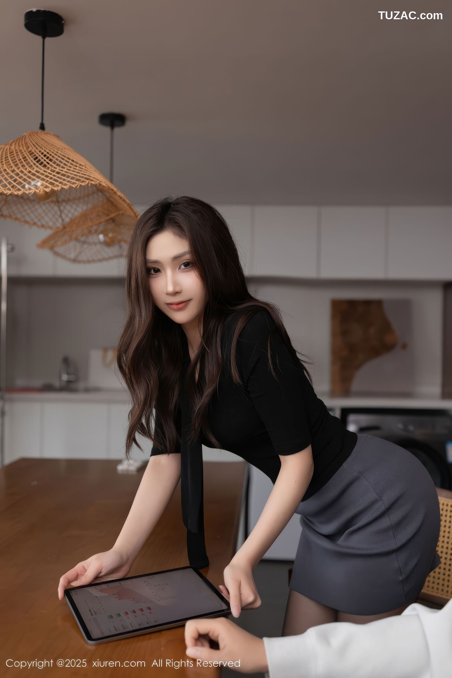 XiuRen秀人网-10930-刘婷婷-OL黑衫灰短裙黑丝高跟-2025.10.30