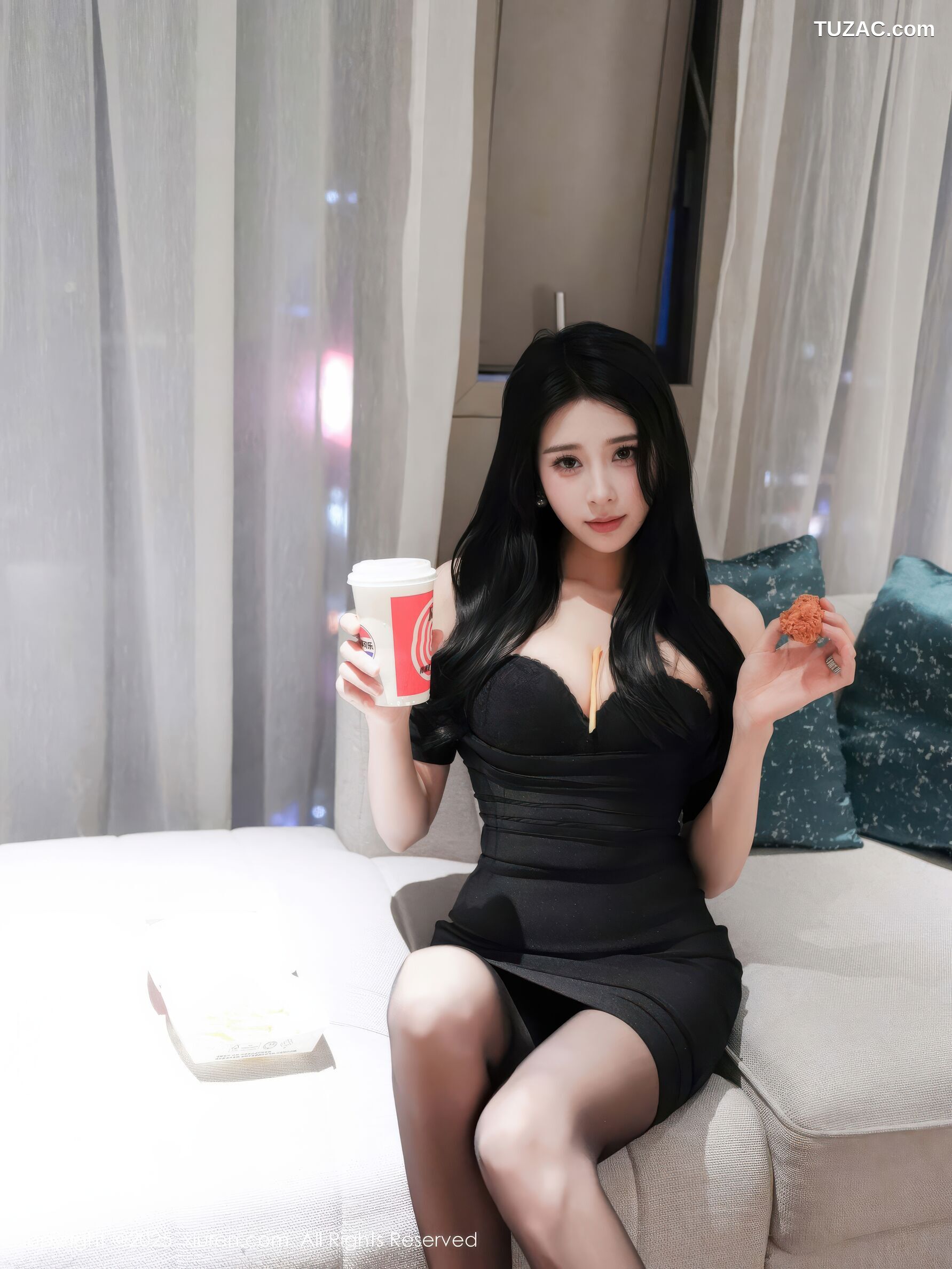 XiuRen秀人网-10942-椰汁糯米姬-街拍黑色连衣短裙黑丝-2025.11.04