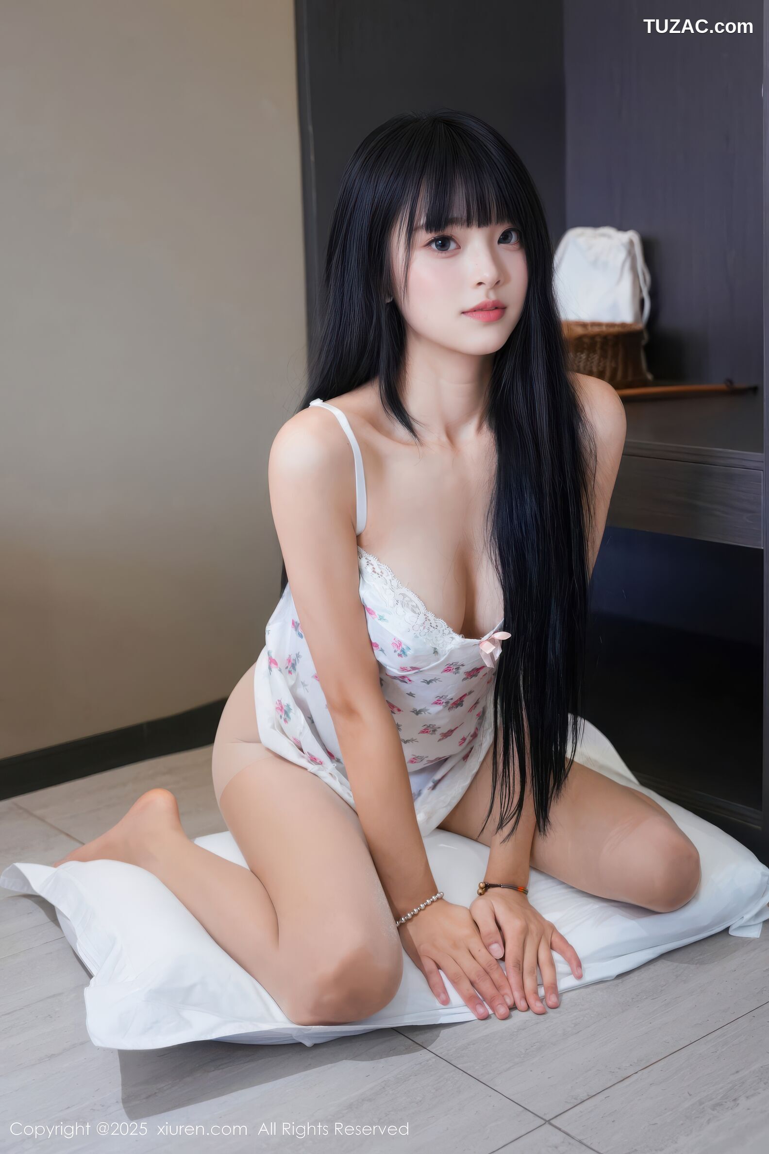 XiuRen秀人网-10944-小九阿-碎花白吊带短裙肉丝-2025.11.04