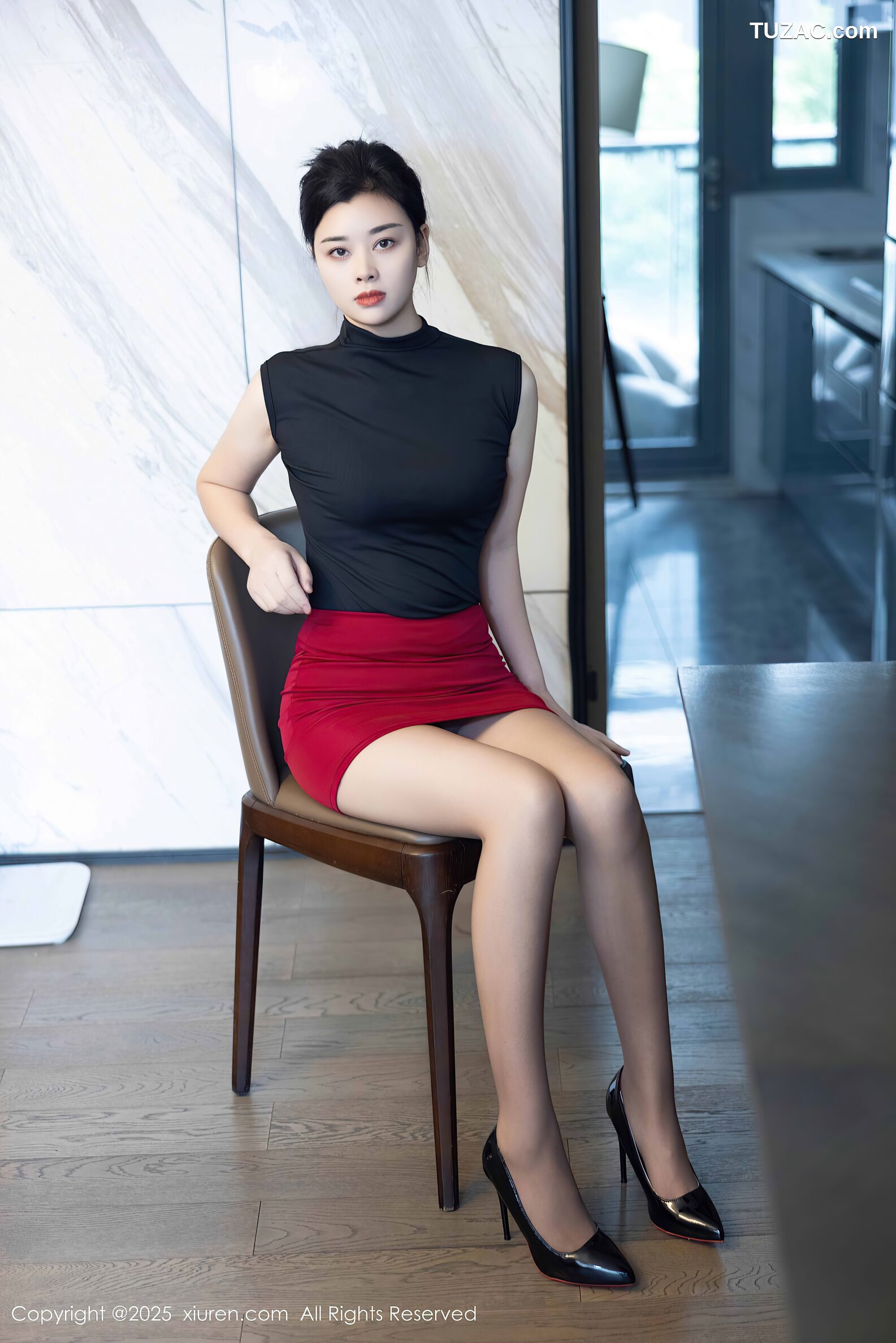 XiuRen秀人网-10948-徐清妍-OL无袖黑色T恤红短裙黑丝-2025.11.05