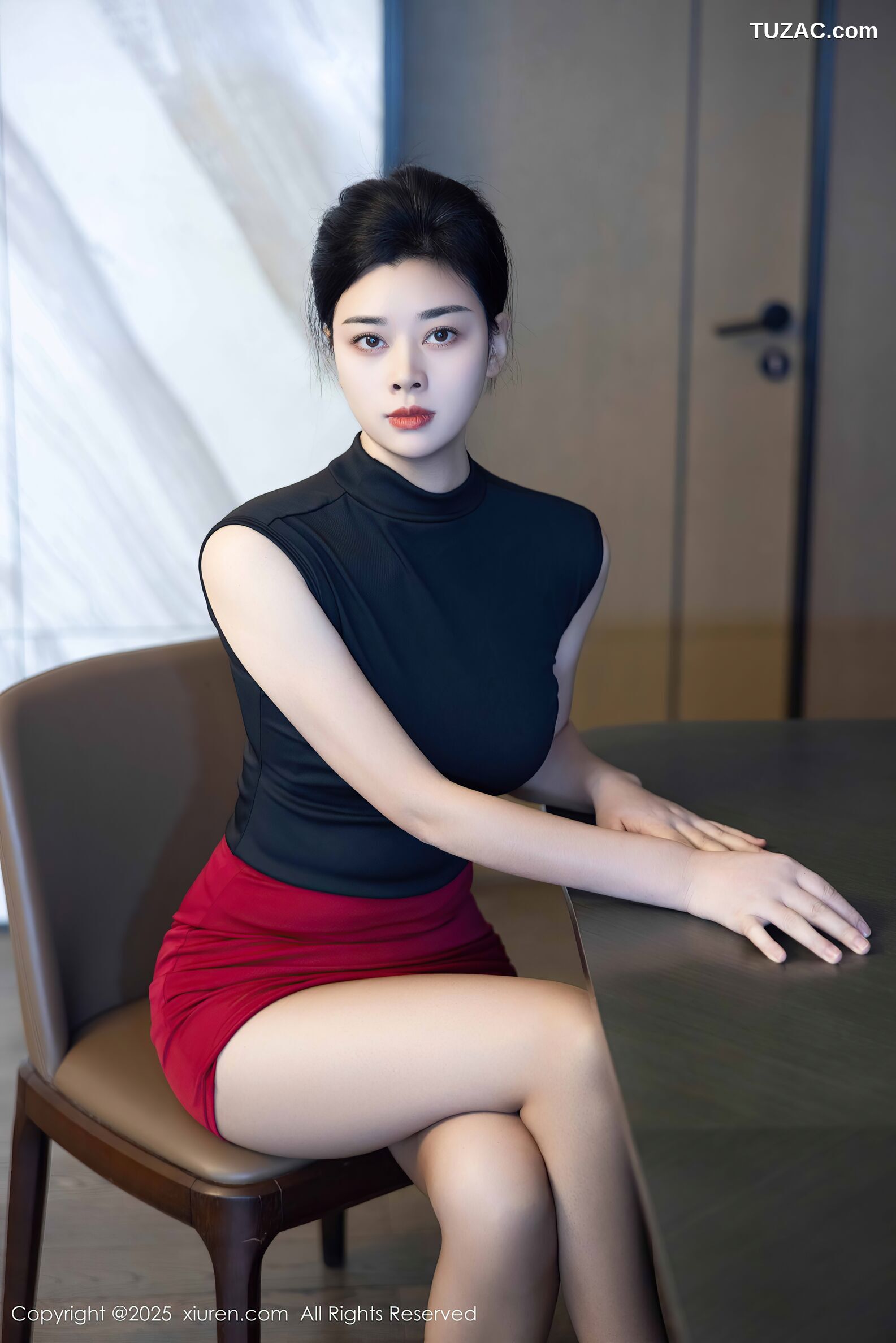 XiuRen秀人网-10948-徐清妍-OL无袖黑色T恤红短裙黑丝-2025.11.05