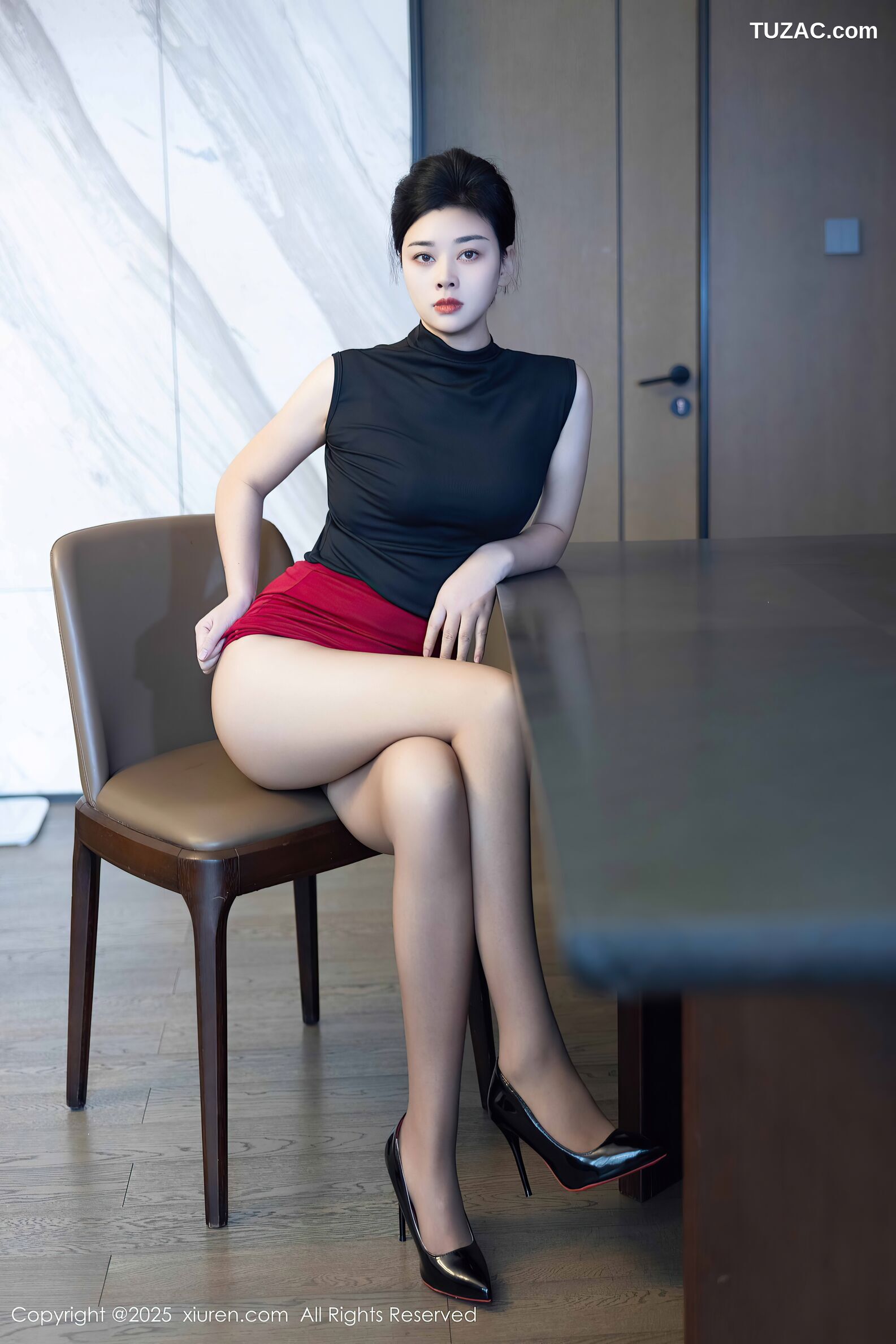 XiuRen秀人网-10948-徐清妍-OL无袖黑色T恤红短裙黑丝-2025.11.05