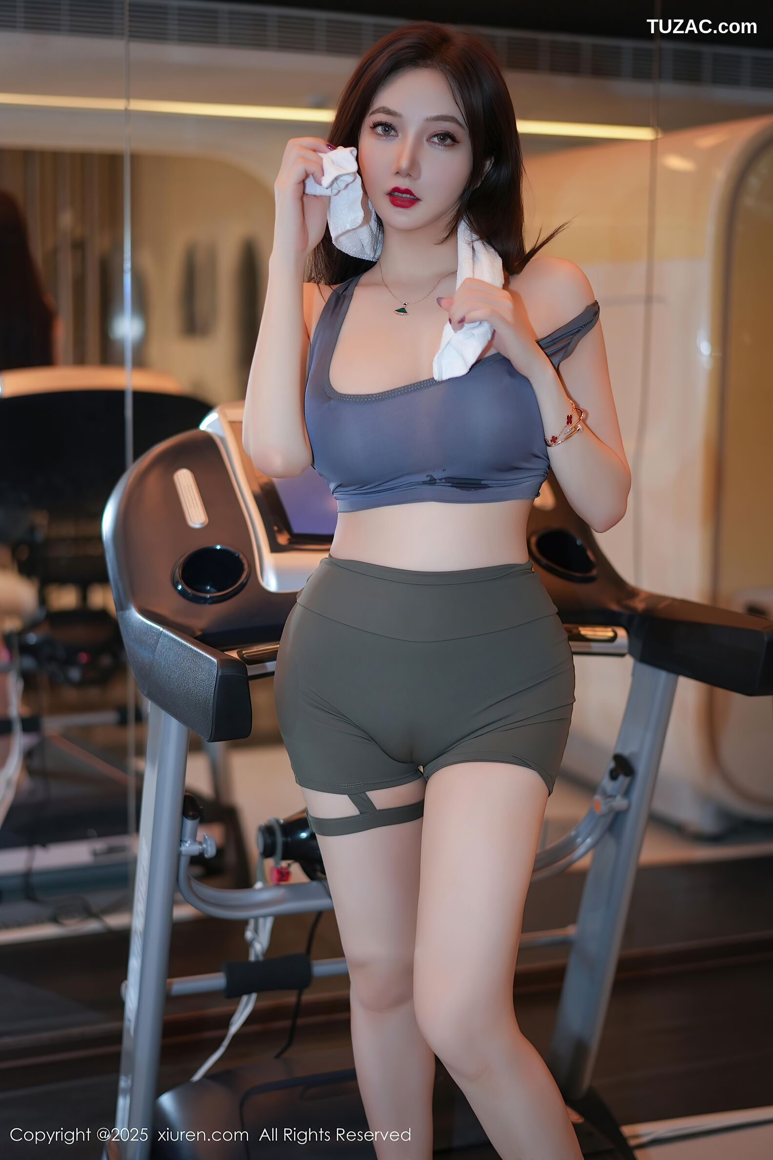 XiuRen秀人网-10950-心妍小公主-健身房场景灰色运动背心墨绿瑜伽短裤-2025.11.05