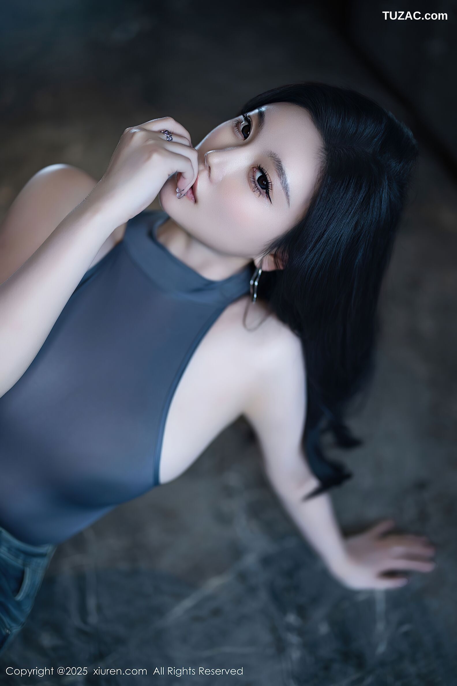 XiuRen秀人网-10952-CHENCHEN-深灰色连体衣牛仔裤-2025.11.06