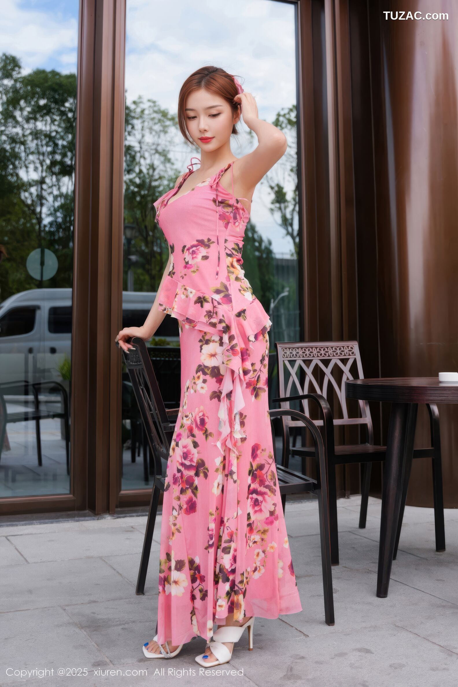 XiuRen秀人网-10954-白芷yy-碎花粉色连衣长裙紫色内衣-2025.11.06