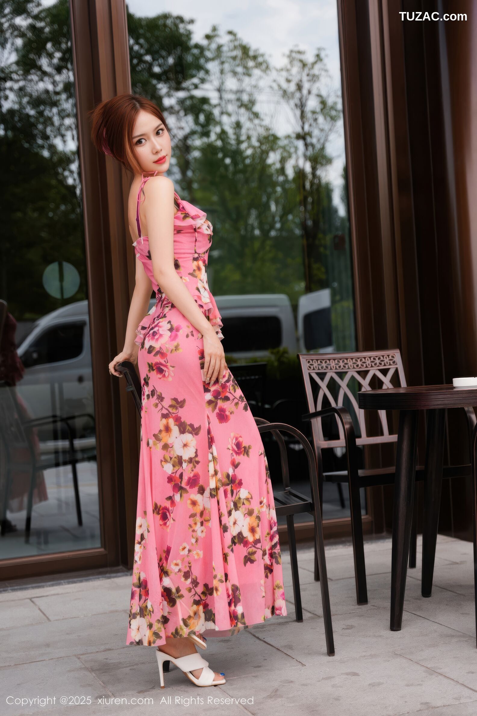 XiuRen秀人网-10954-白芷yy-碎花粉色连衣长裙紫色内衣-2025.11.06