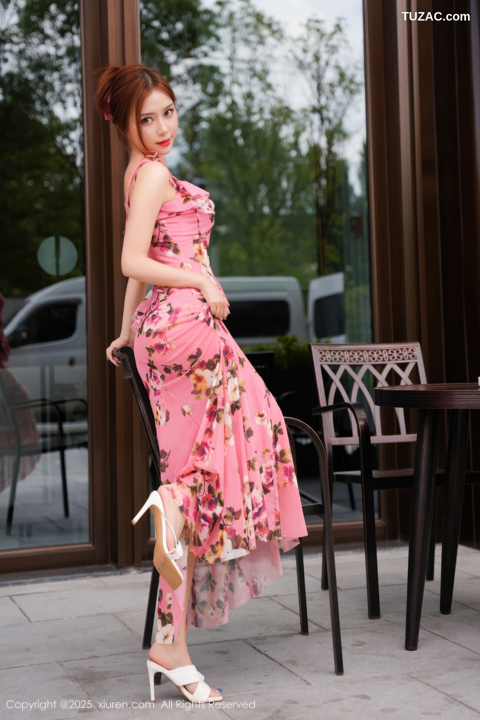 XiuRen秀人网-10954-白芷yy-碎花粉色连衣长裙紫色内衣-2025.11.06