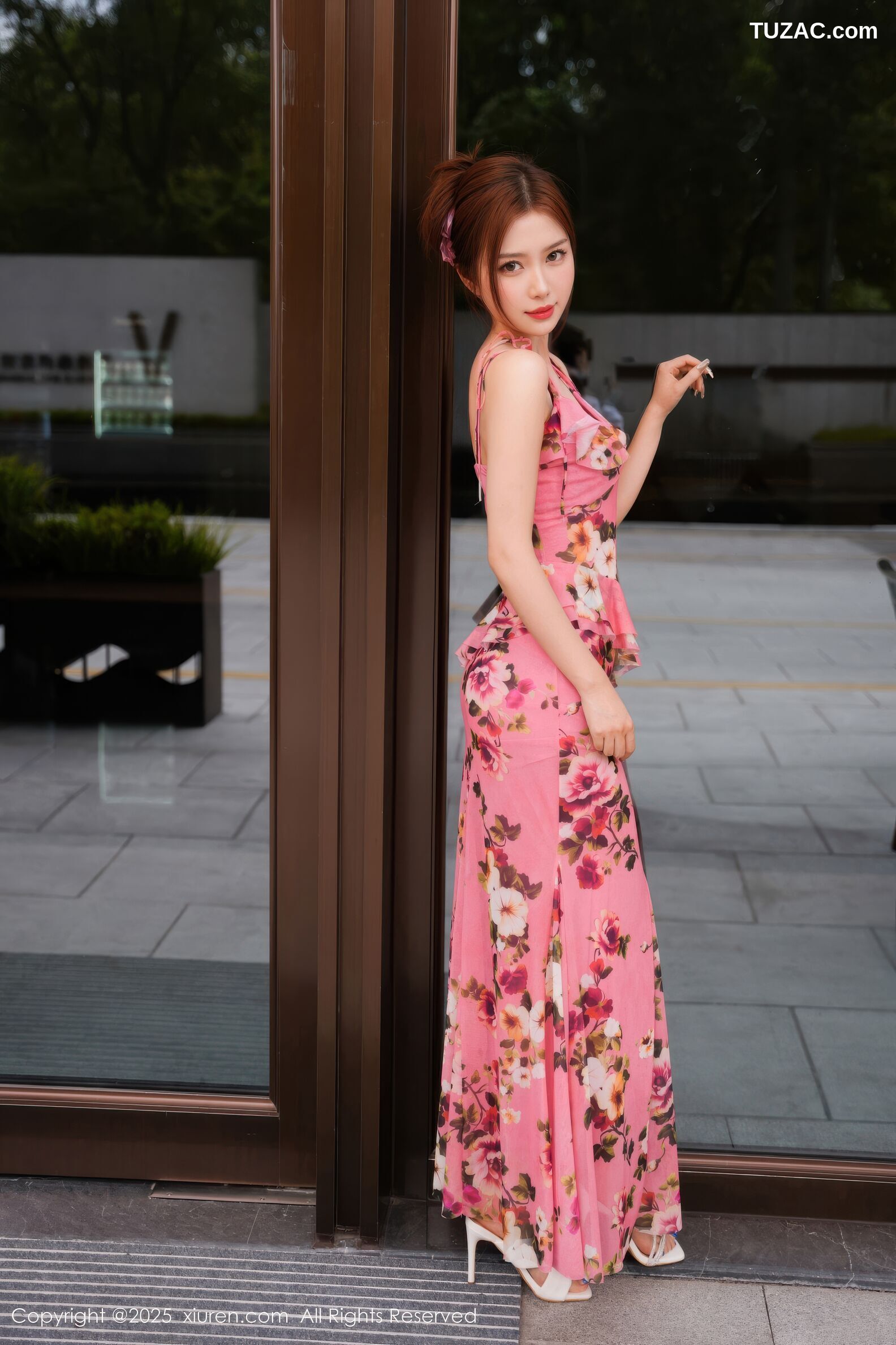 XiuRen秀人网-10954-白芷yy-碎花粉色连衣长裙紫色内衣-2025.11.06