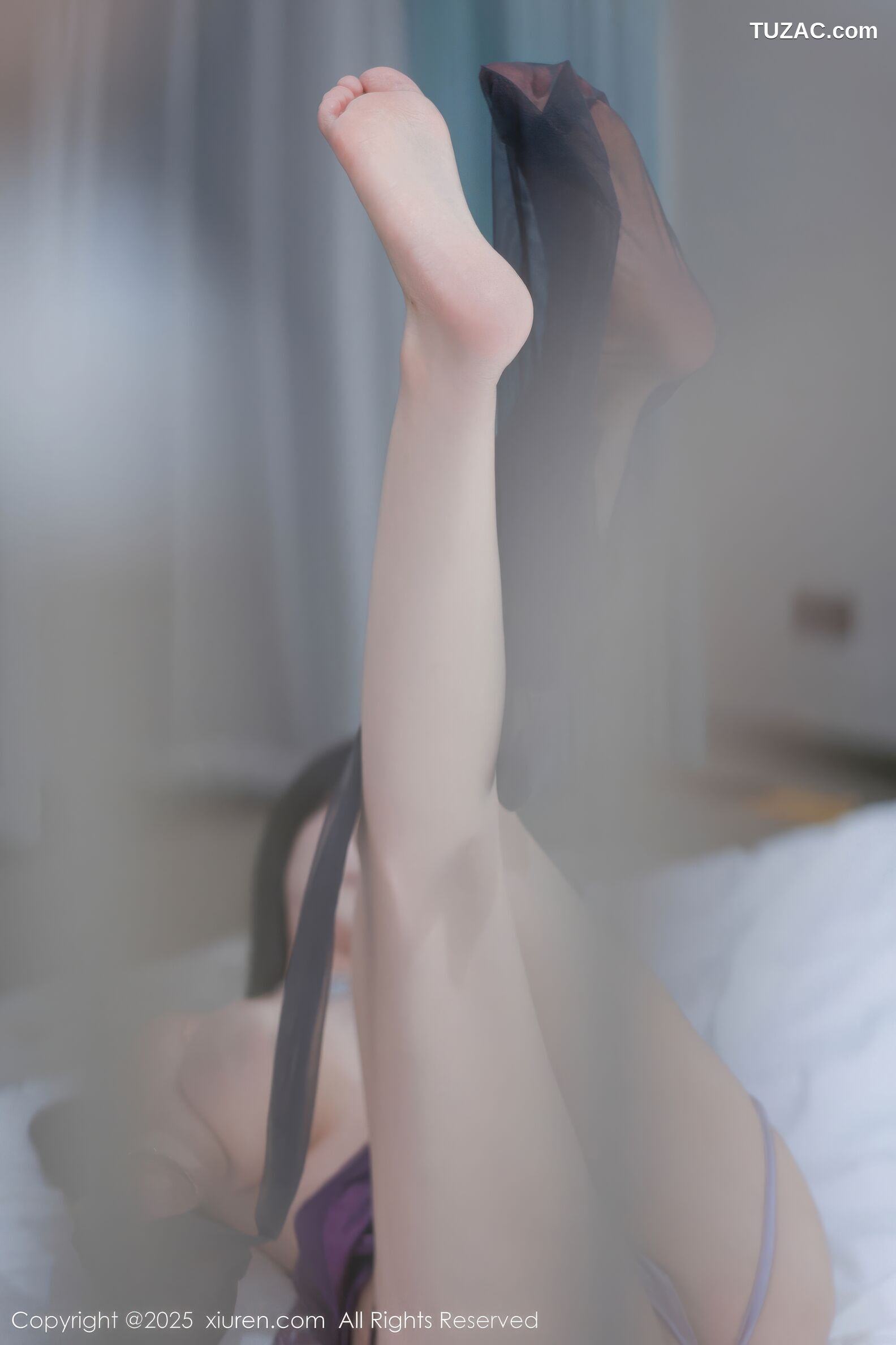 XiuRen秀人网-10960-心上可Flora-紫色吊带黑短裙黑丝-2025.11.07
