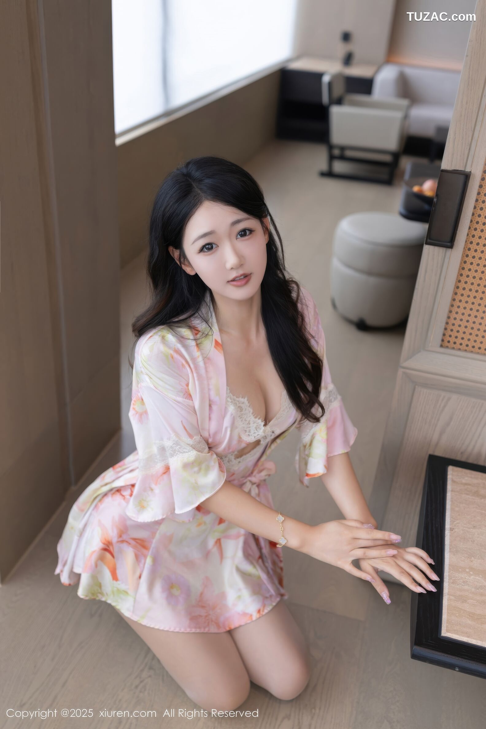 XiuRen秀人网-10970-唐安琪-淡粉色短睡袍淡粉内衣肉丝-2025.11.10
