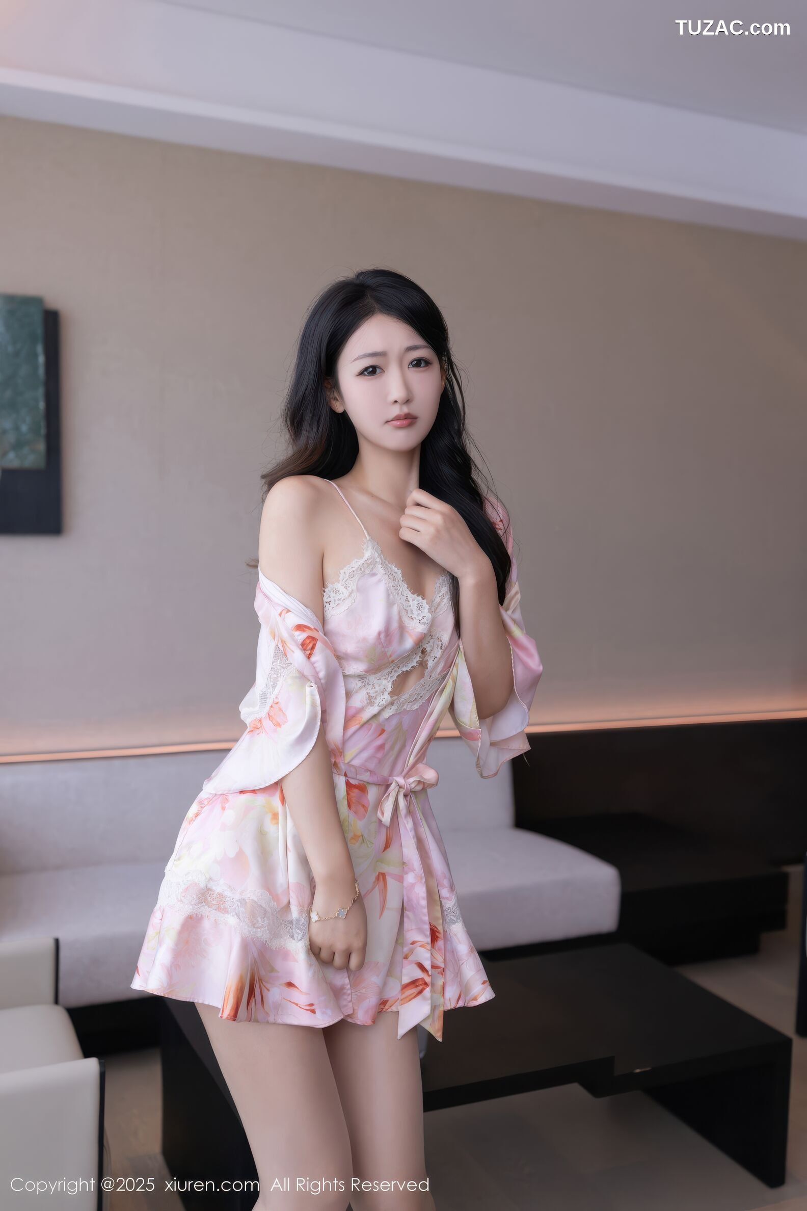 XiuRen秀人网-10970-唐安琪-淡粉色短睡袍淡粉内衣肉丝-2025.11.10