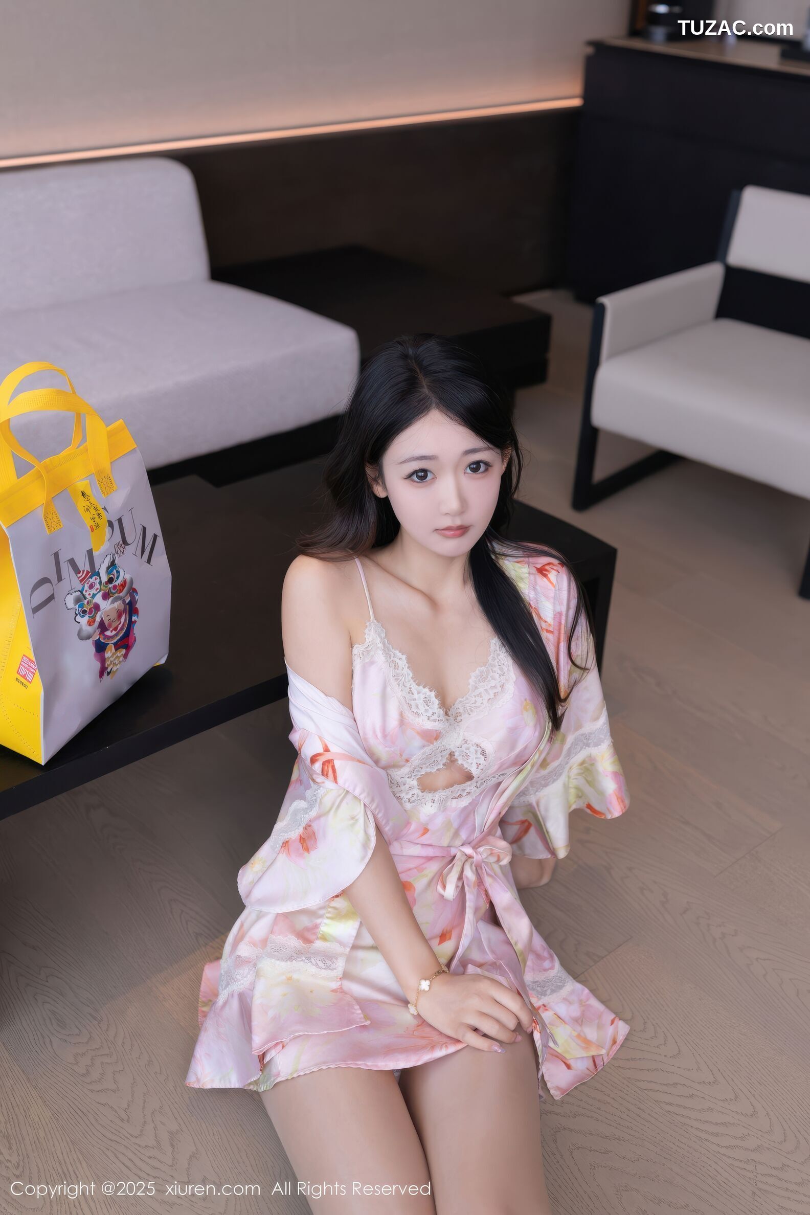 XiuRen秀人网-10970-唐安琪-淡粉色短睡袍淡粉内衣肉丝-2025.11.10